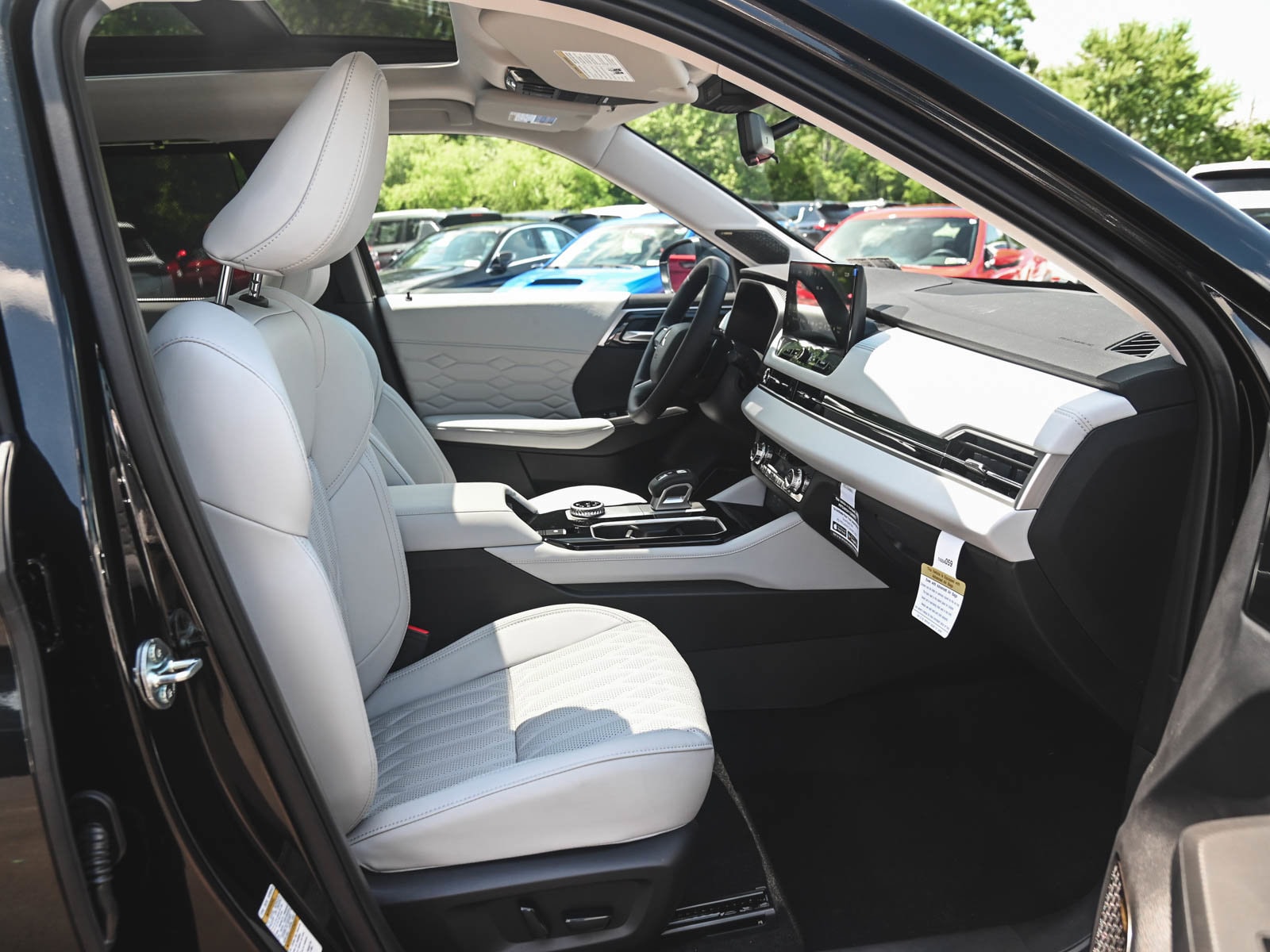 2025 Mitsubishi Outlander SEL Platinum Edition - Photo 31