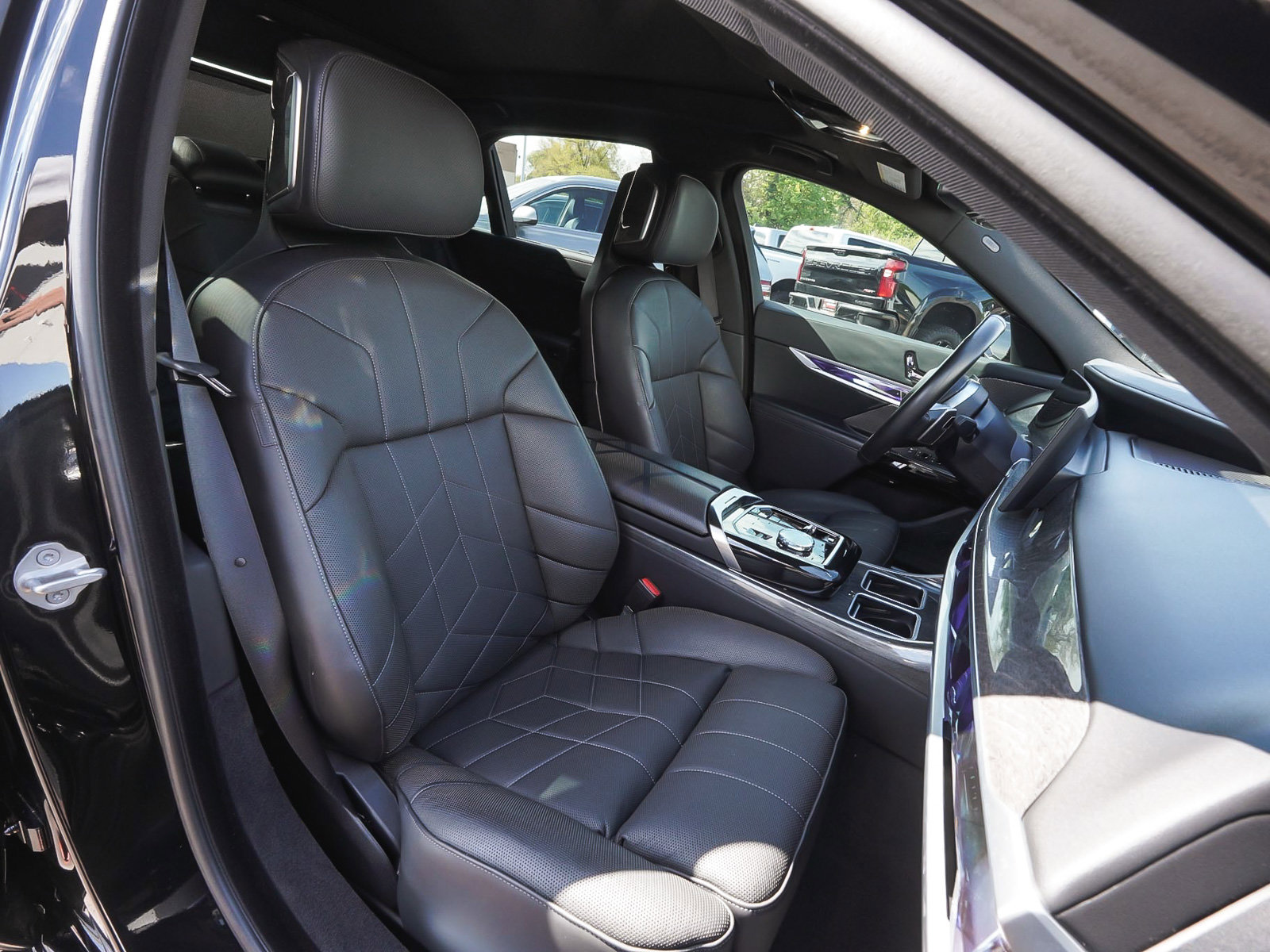 2024 BMW 7 Series 750e - Photo 42