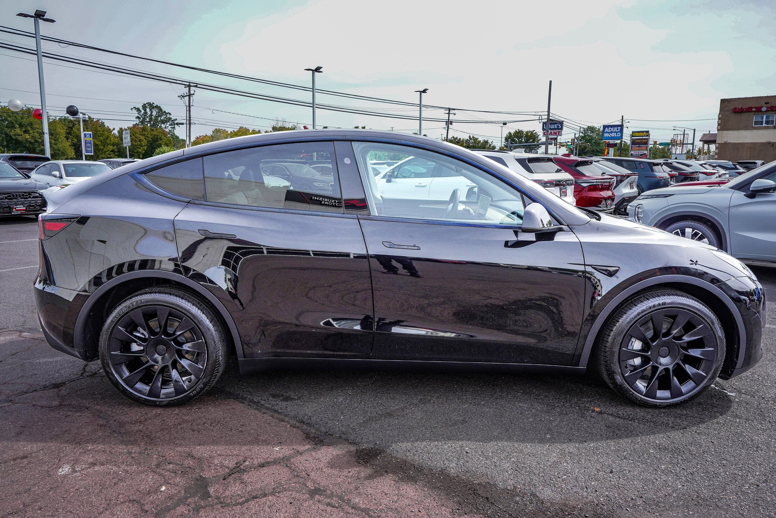 2024 Tesla Model Y Long Range photo 4