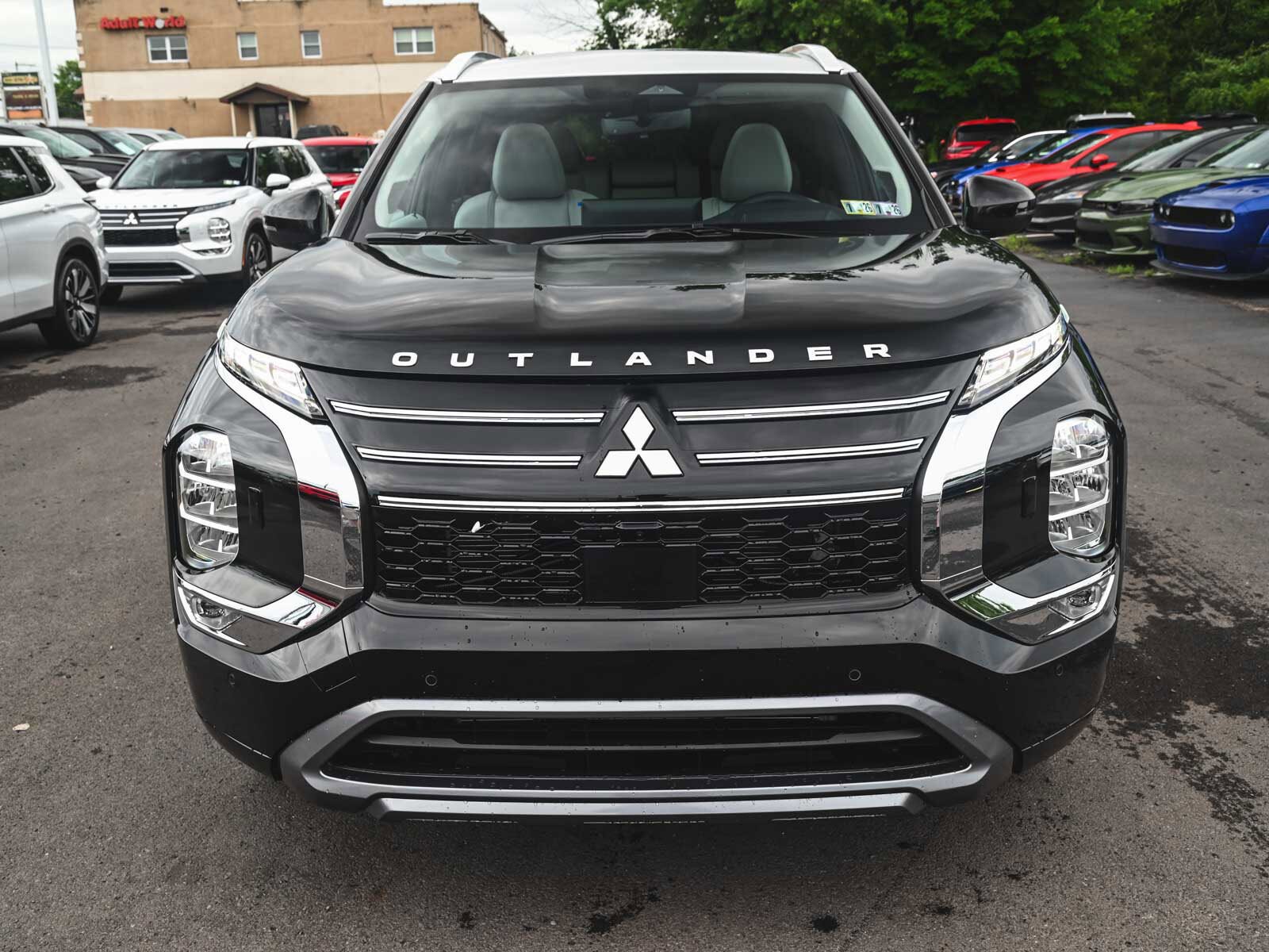 2025 Mitsubishi Outlander Platinum photo 2
