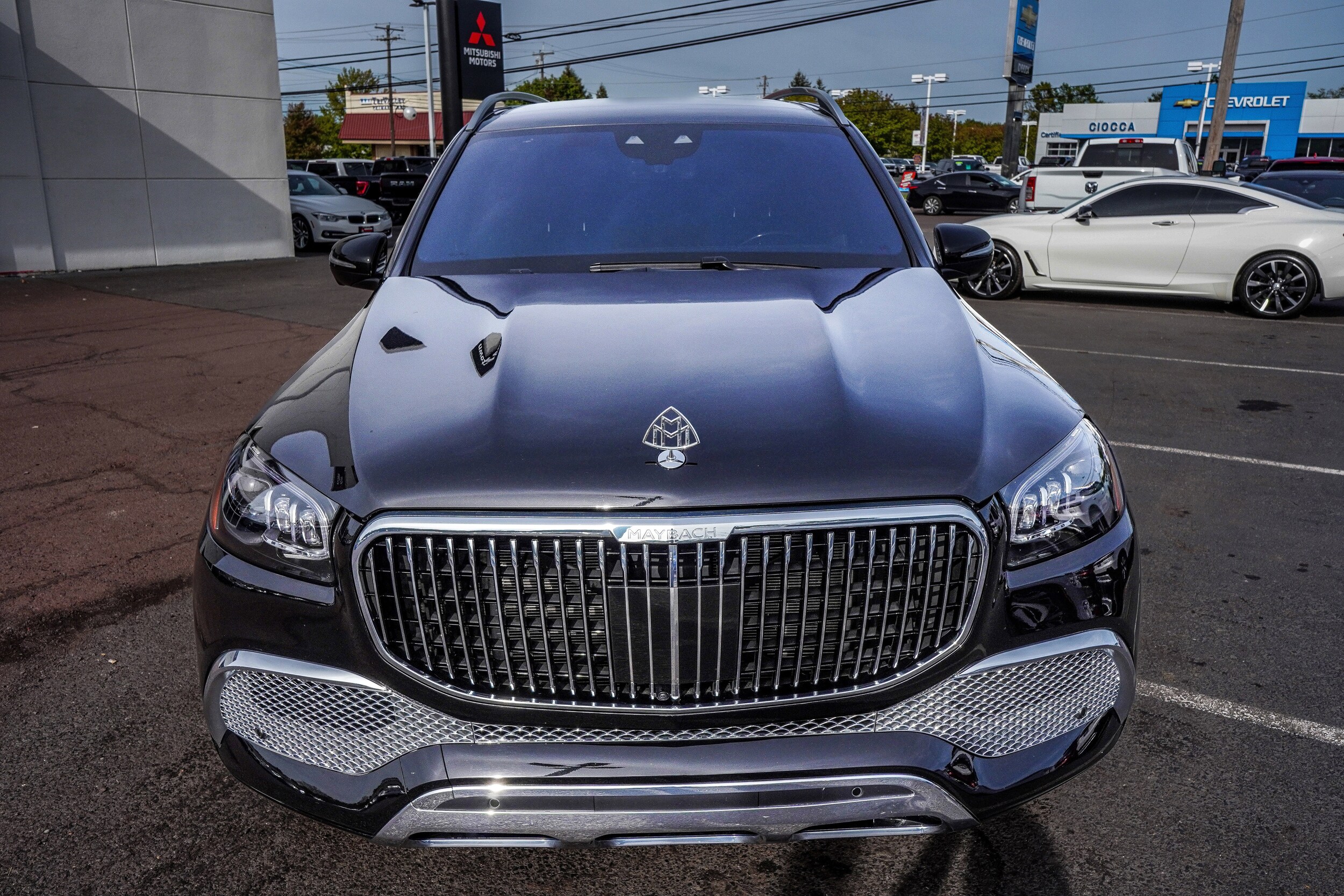 2023 Mercedes Benz GLS Maybach 600 4MATIC photo 2