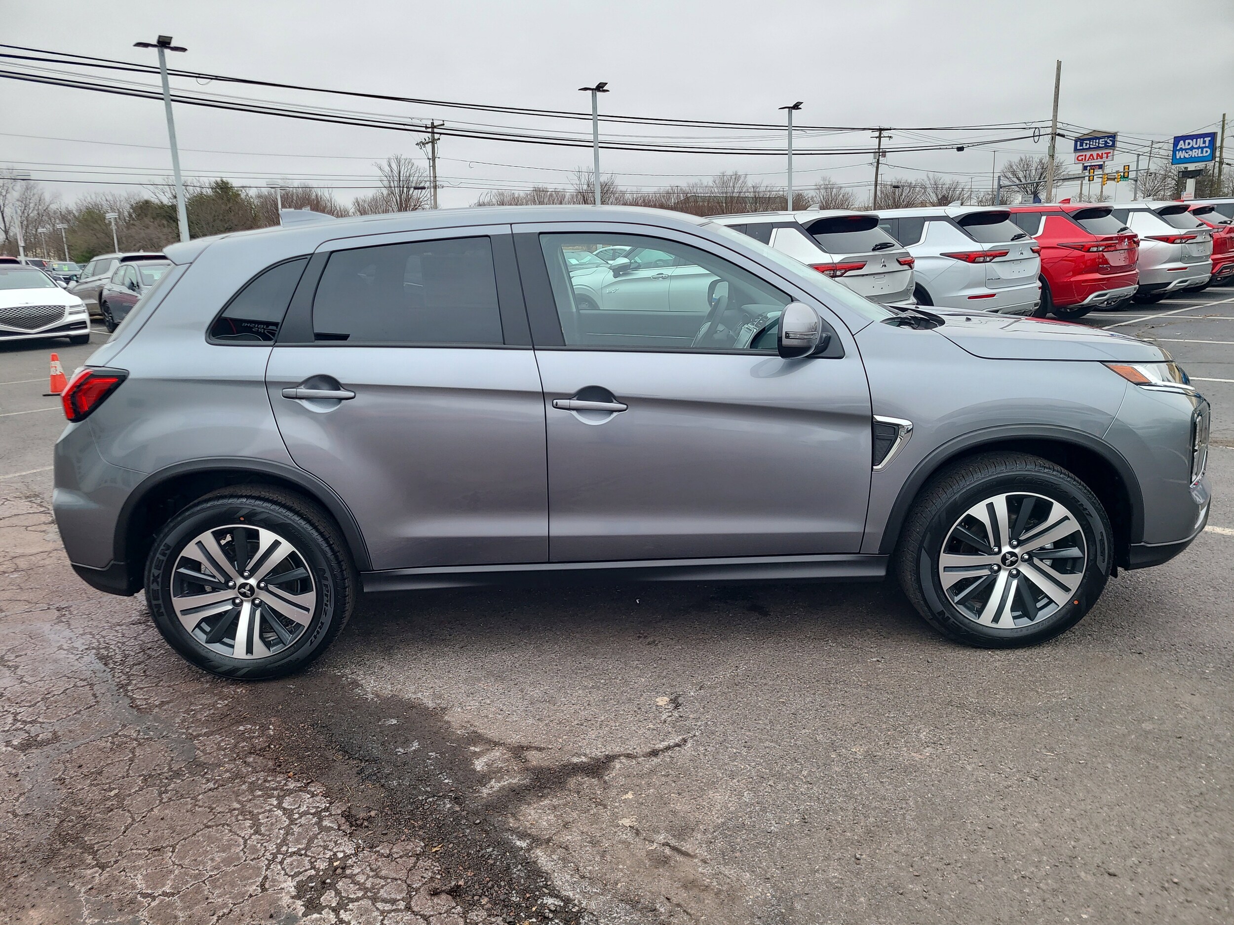 2024 Mitsubishi Outlander Sport SE photo 4