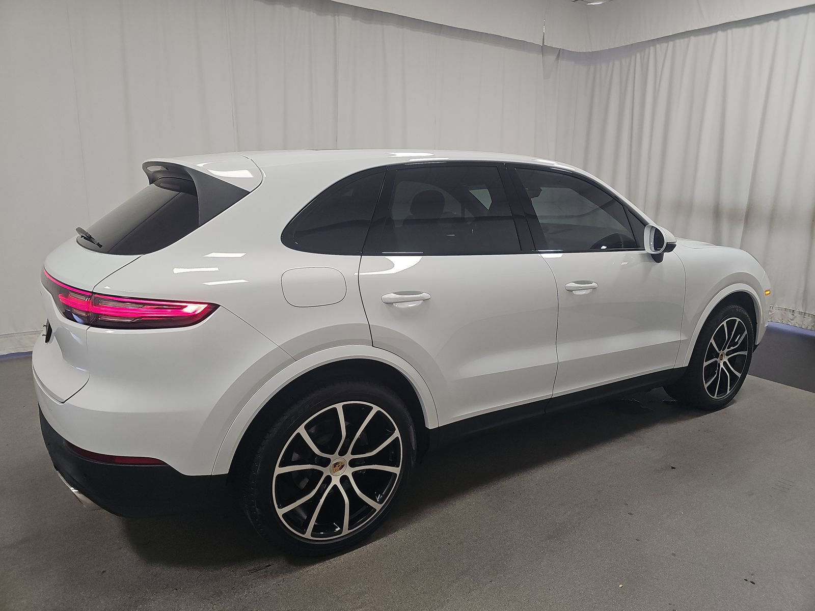 2023 Porsche Cayenne Base photo 2