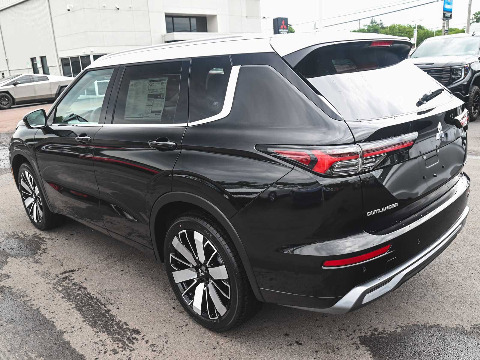 2025 Mitsubishi Outlander Platinum photo 4