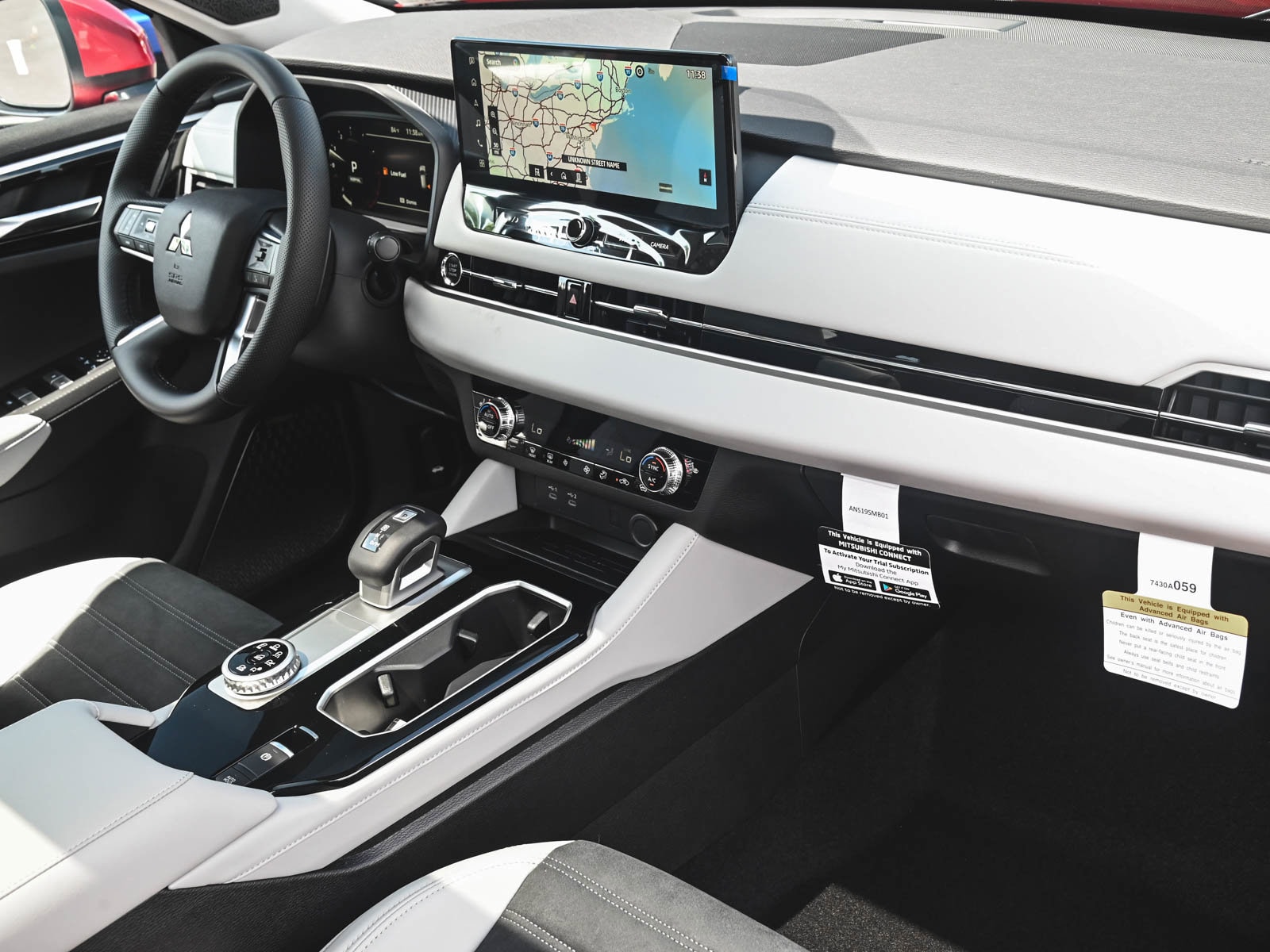 2025 Mitsubishi Outlander SE - Photo 32