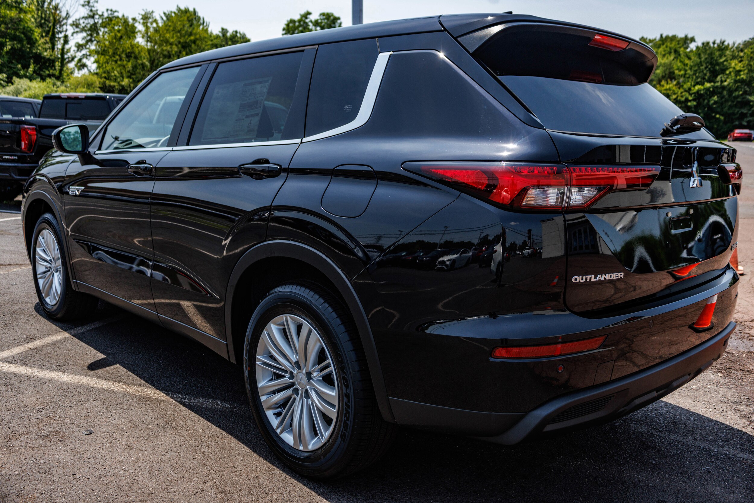 2025 Mitsubishi Outlander Plug-in Hybrid ES - Photo 7