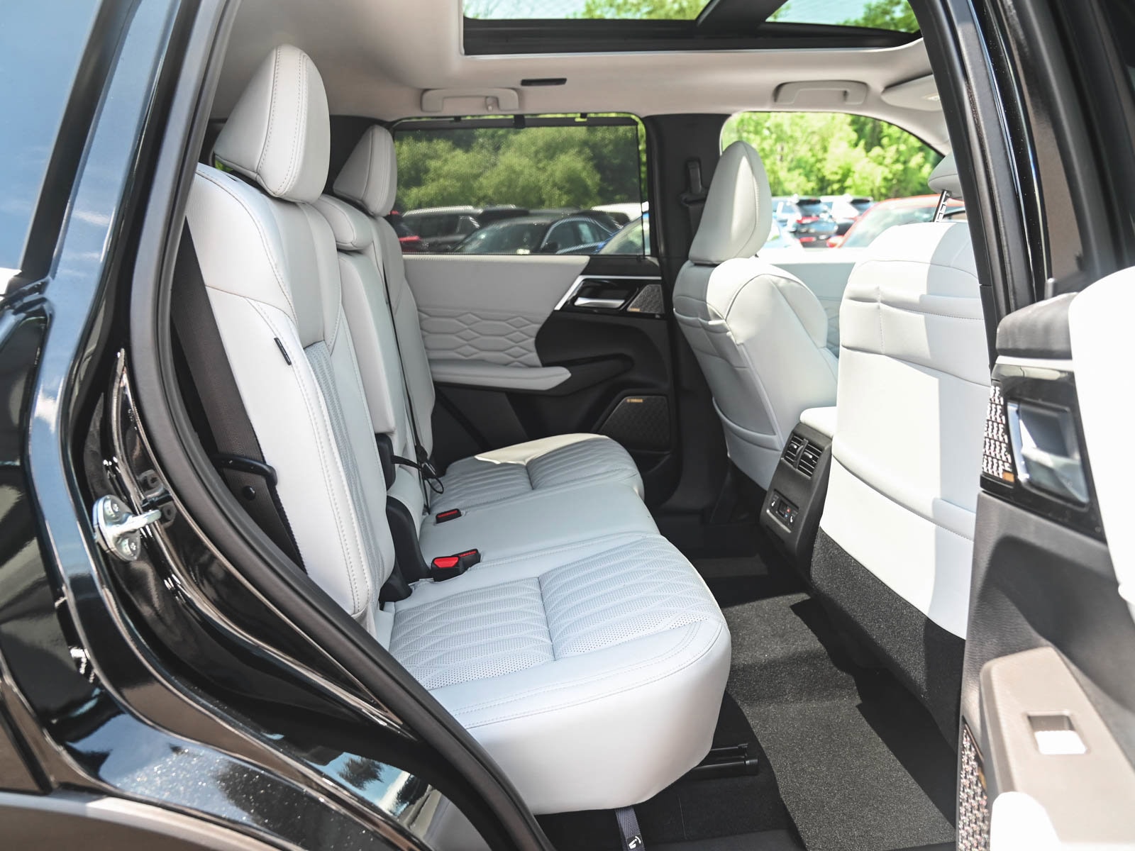 2025 Mitsubishi Outlander SEL Platinum Edition - Photo 29