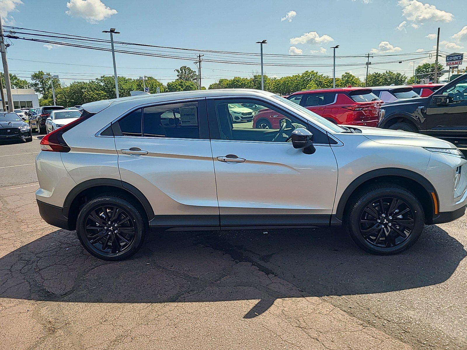 2024 Mitsubishi Eclipse Cross LE photo 3