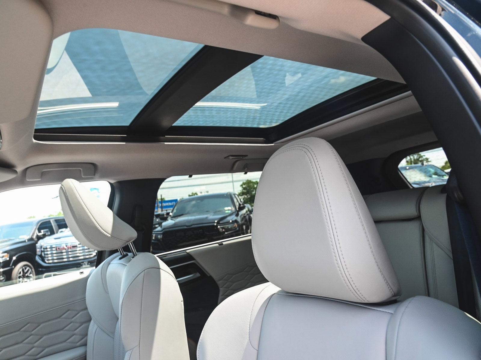 2025 Mitsubishi Outlander SEL Platinum Edition - Photo 27