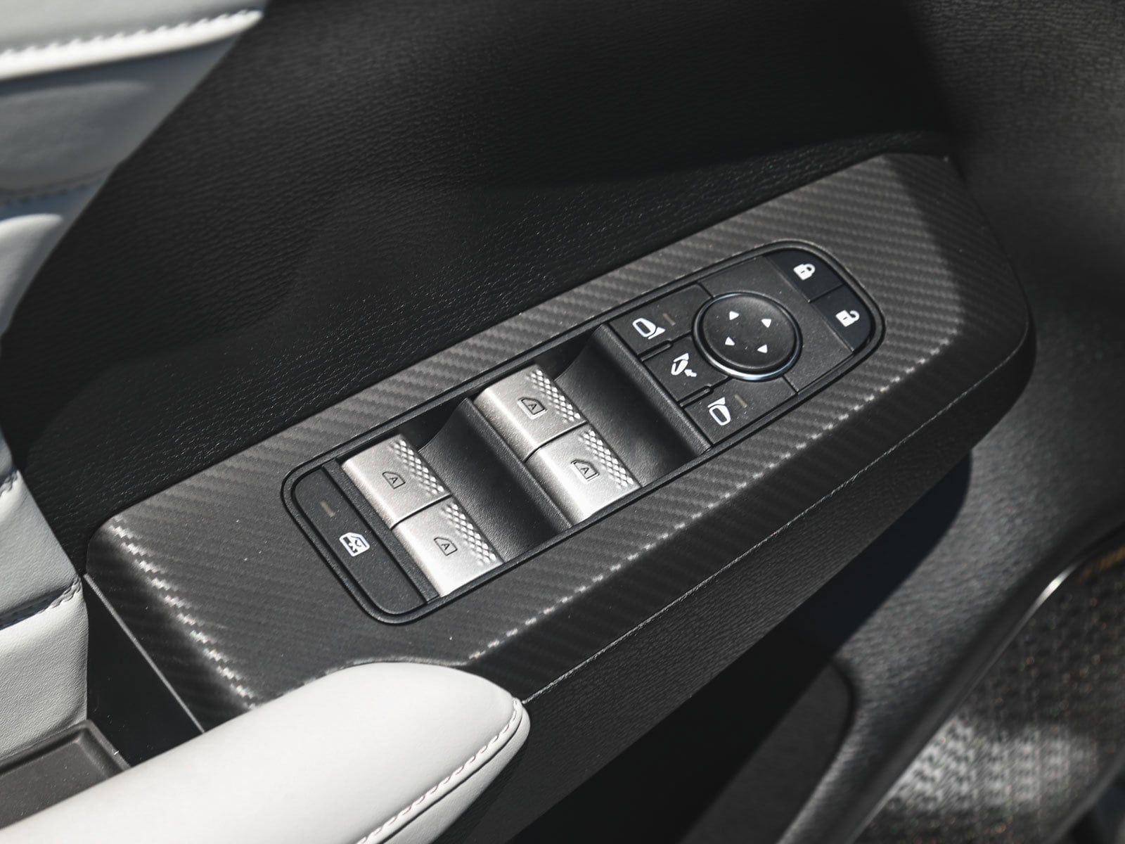 2025 Mitsubishi Outlander SEL Platinum Edition - Photo 8