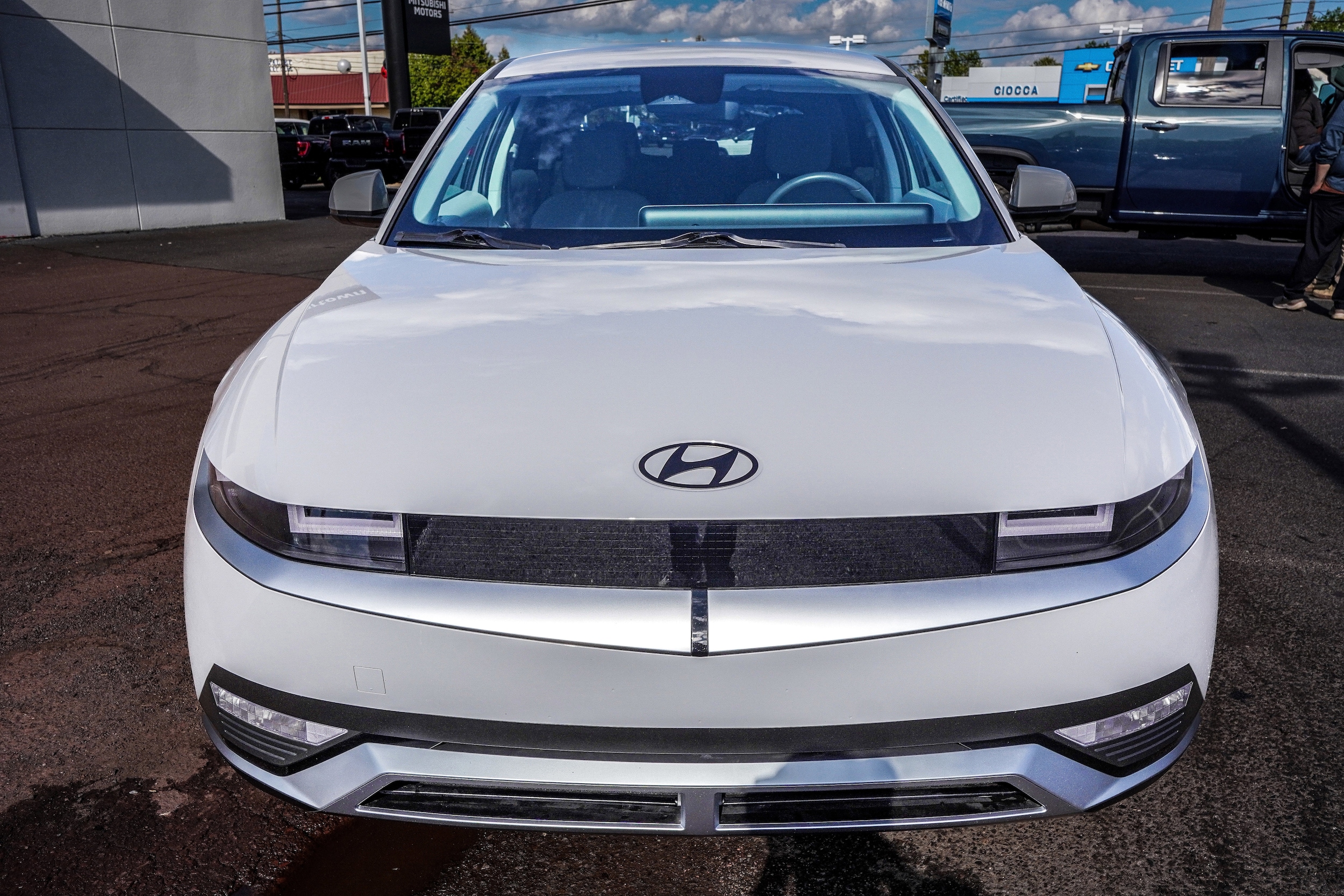 2024 Hyundai Ioniq 5 SE photo 2