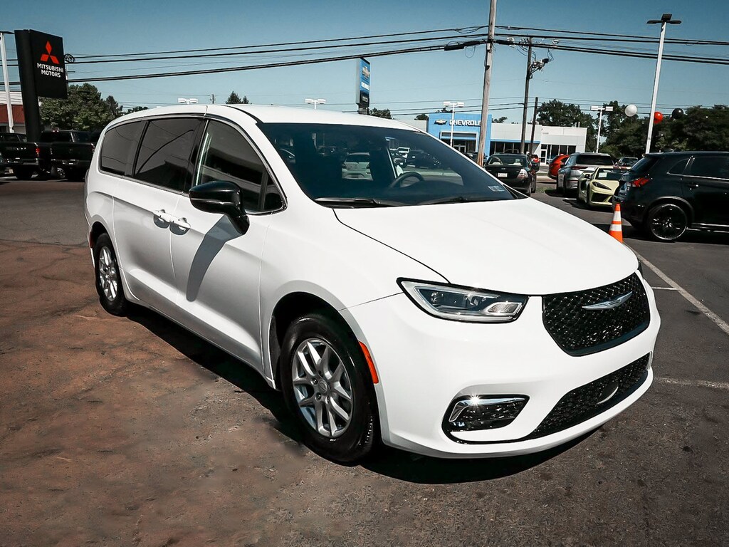 Used 2026 Chrysler Pacifica Select Van Passenger Van