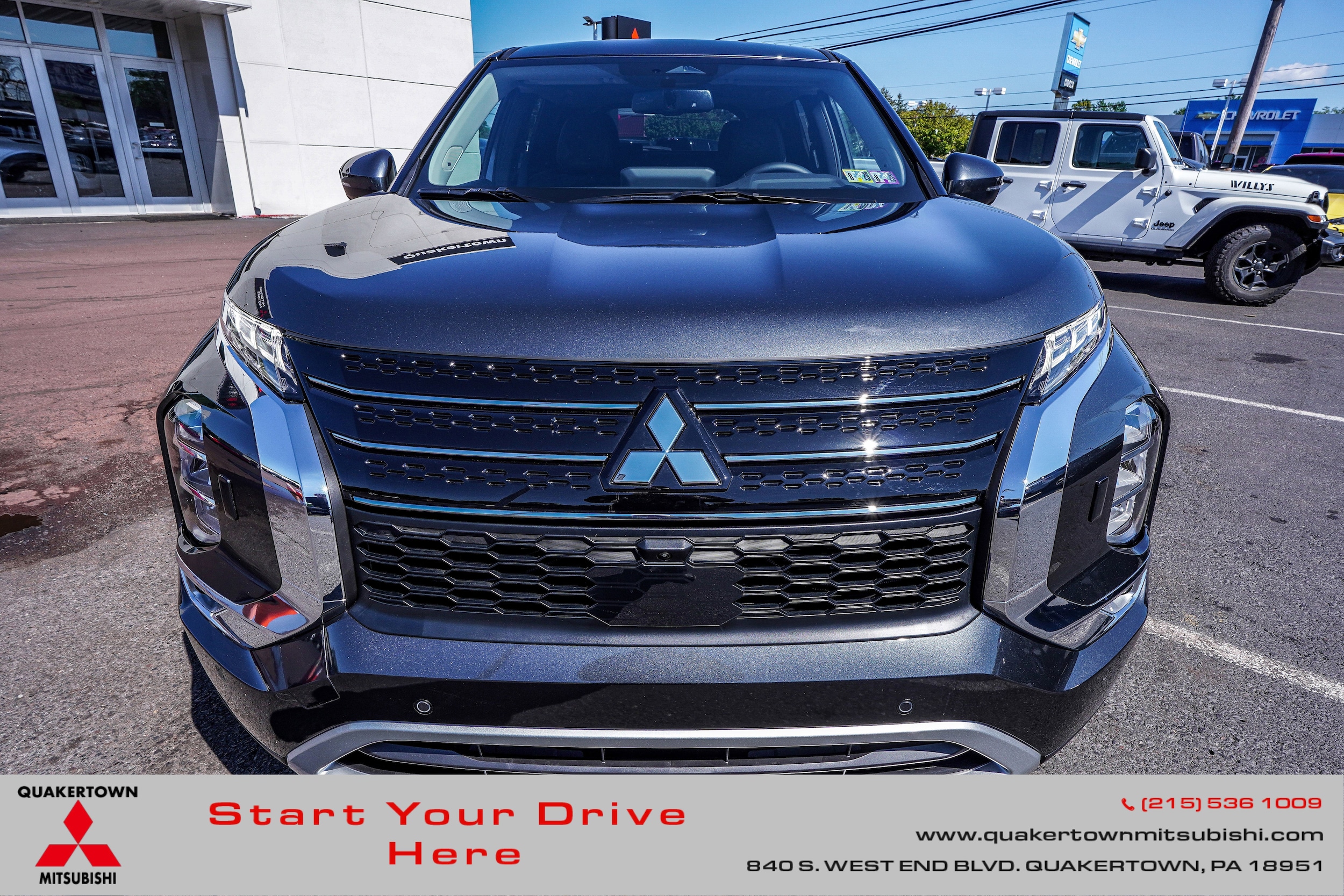 2025 Mitsubishi Outlander Plug-in Hybrid SE's photo