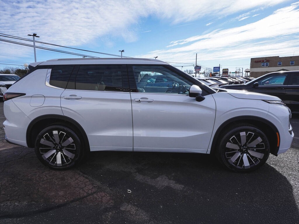 New 2026 Mitsubishi Outlander SEL SUV