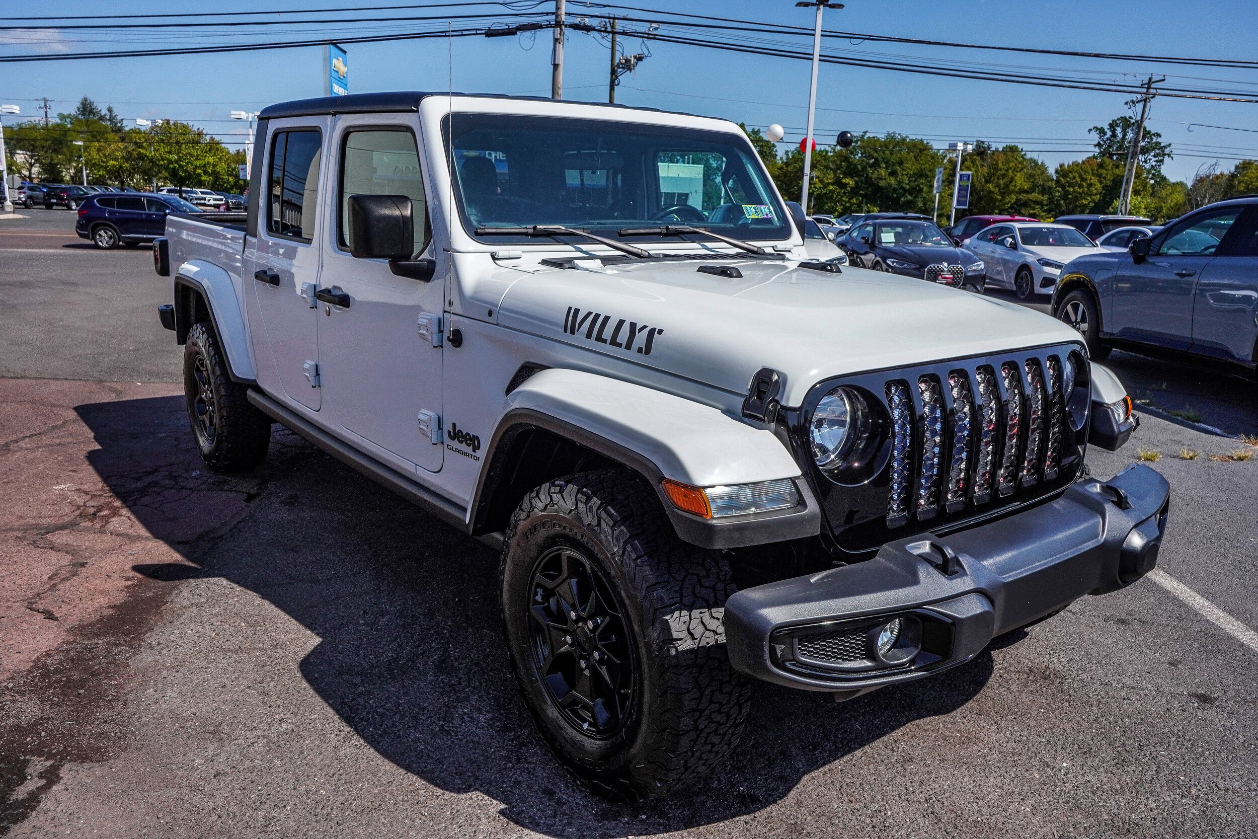 2021 Jeep Gladiator Willys photo 2
