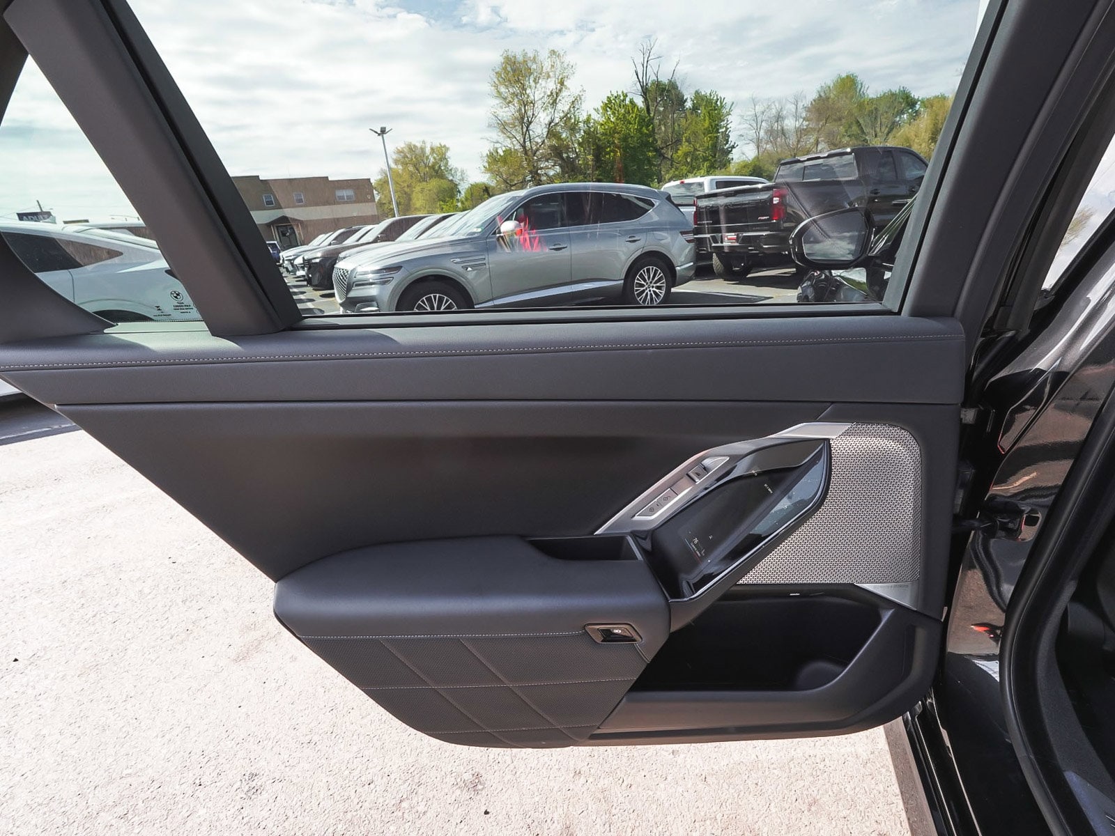2024 BMW 7 Series 750e - Photo 11