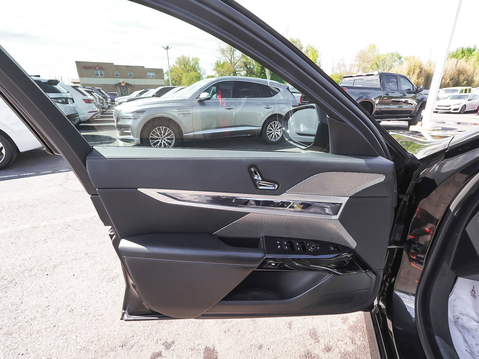 2024 BMW 7 Series 750e - Photo 9