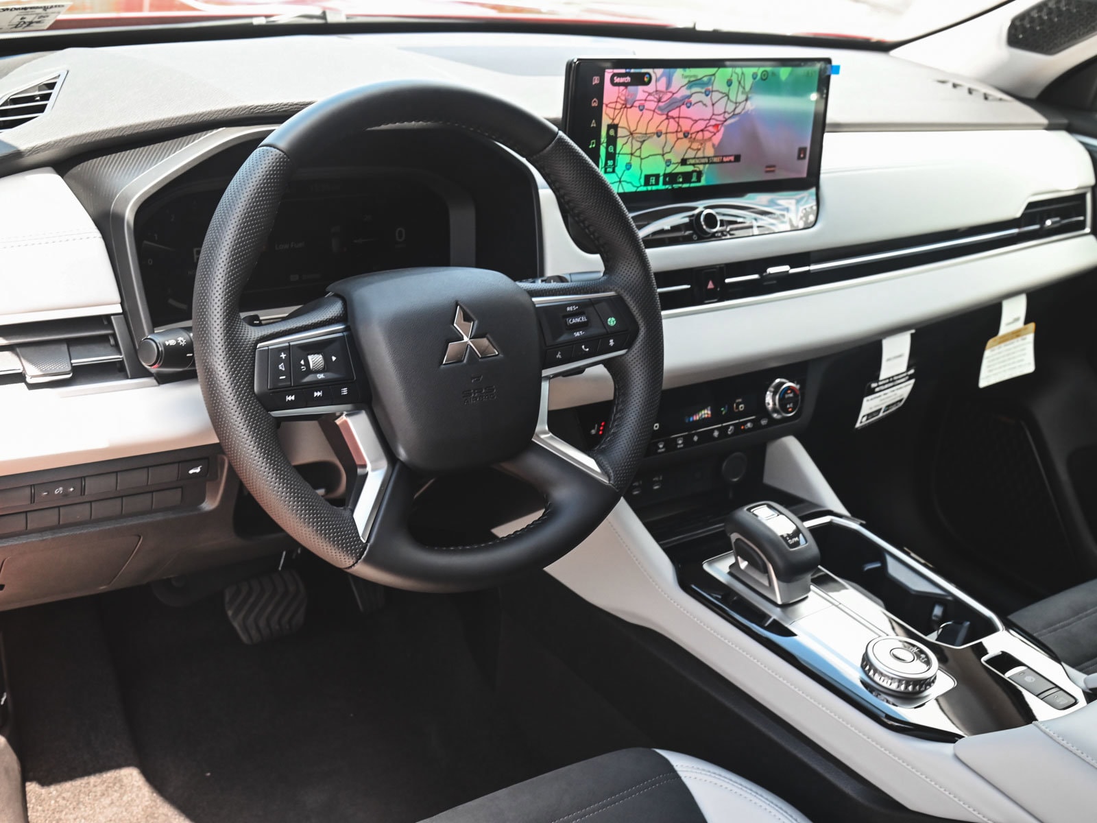 2025 Mitsubishi Outlander SE - Photo 15