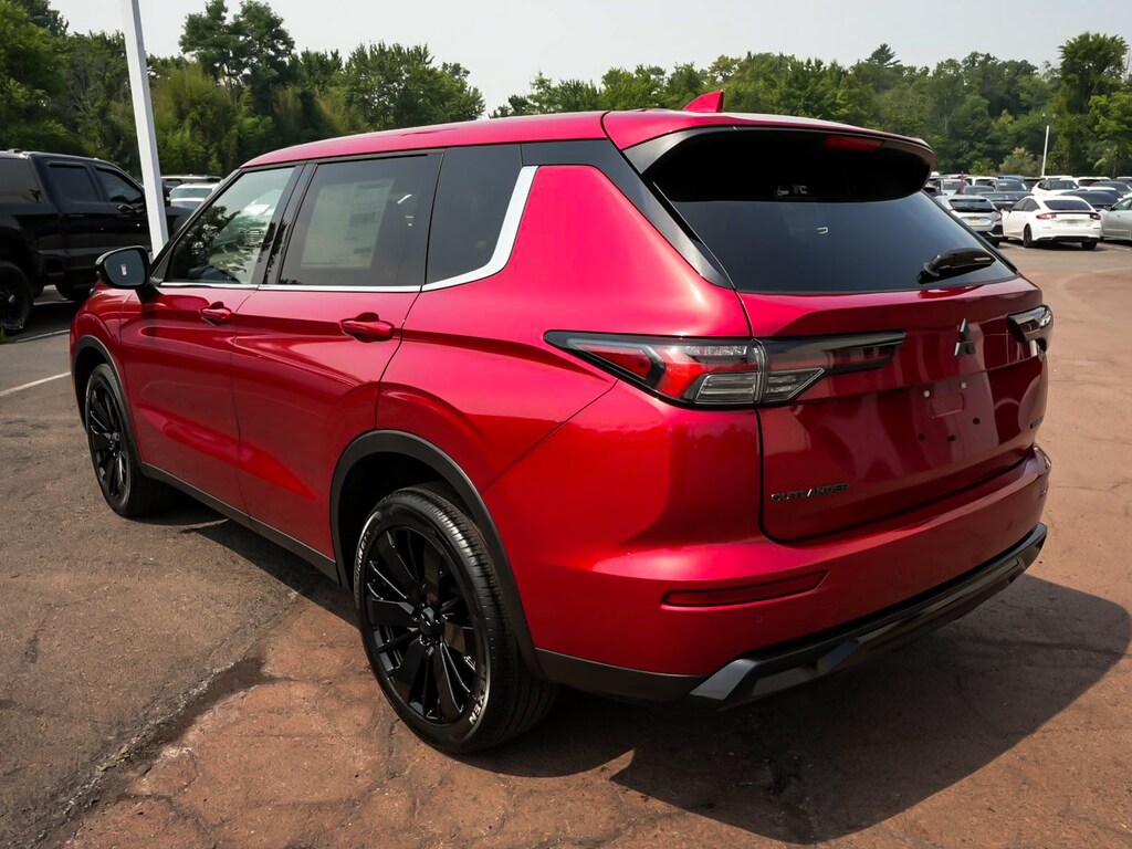 New 2026 Mitsubishi Outlander LE SUV