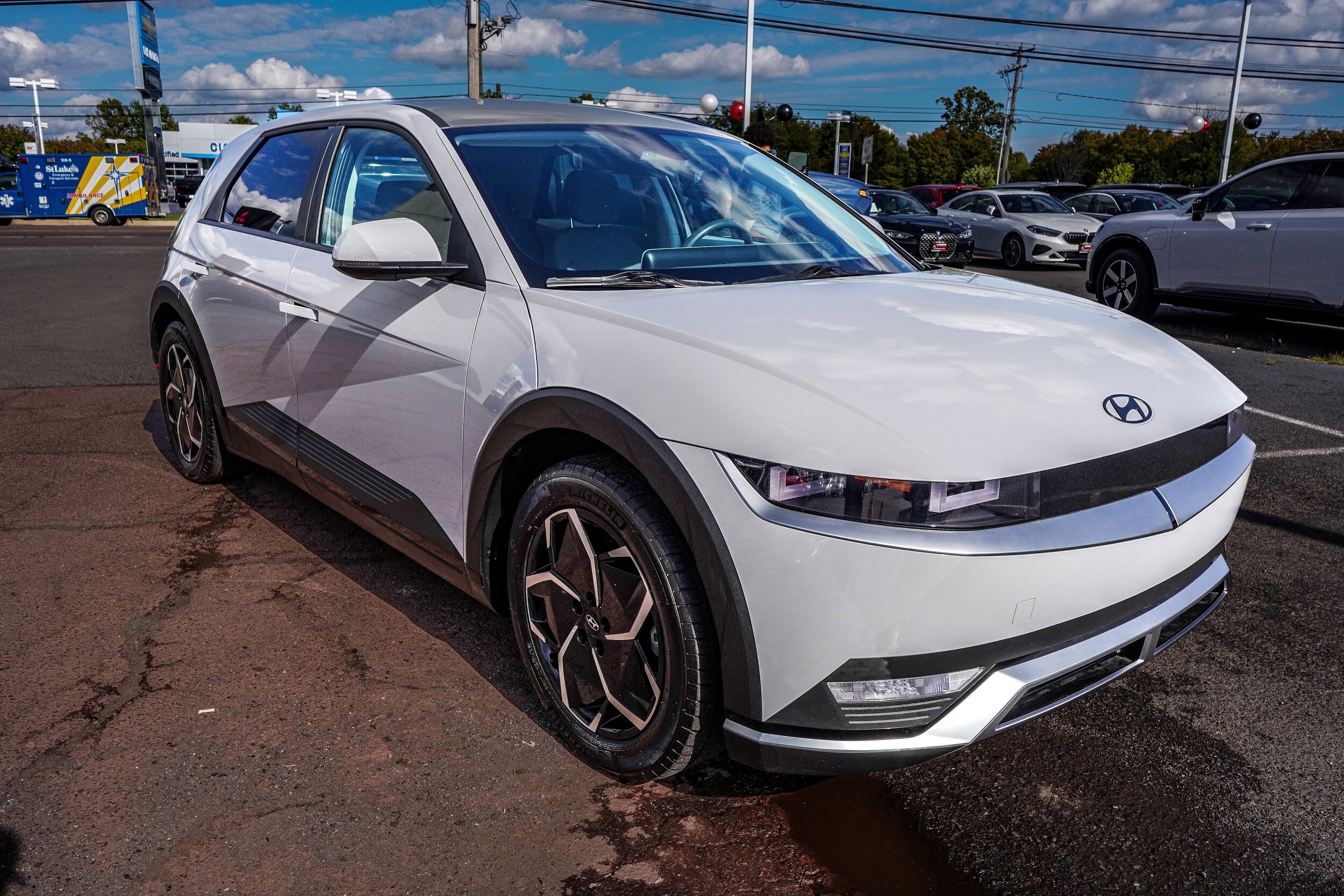 2024 Hyundai Ioniq 5 SE photo 3