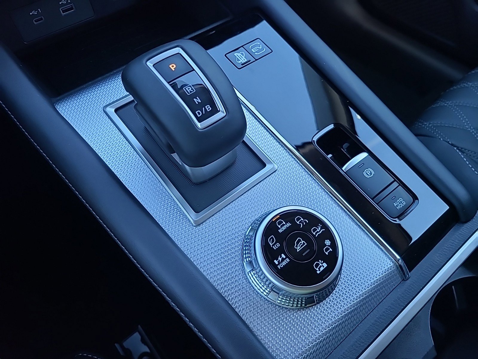 2024 Mitsubishi Outlander Plug-in Hybrid SEL - Photo 14