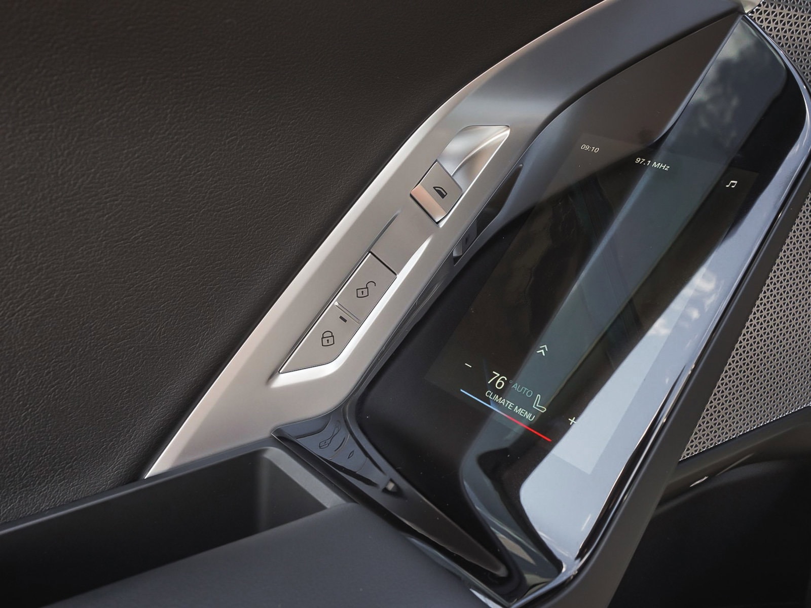 2024 BMW 7 Series 750e - Photo 12