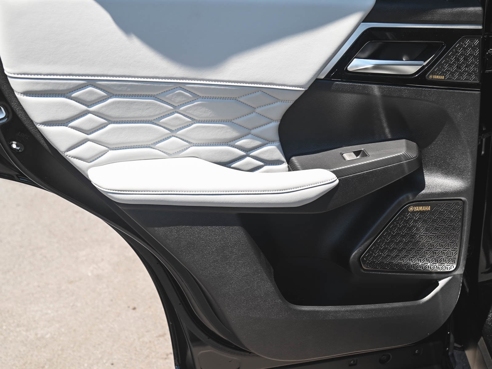 2025 Mitsubishi Outlander SEL Platinum Edition - Photo 13
