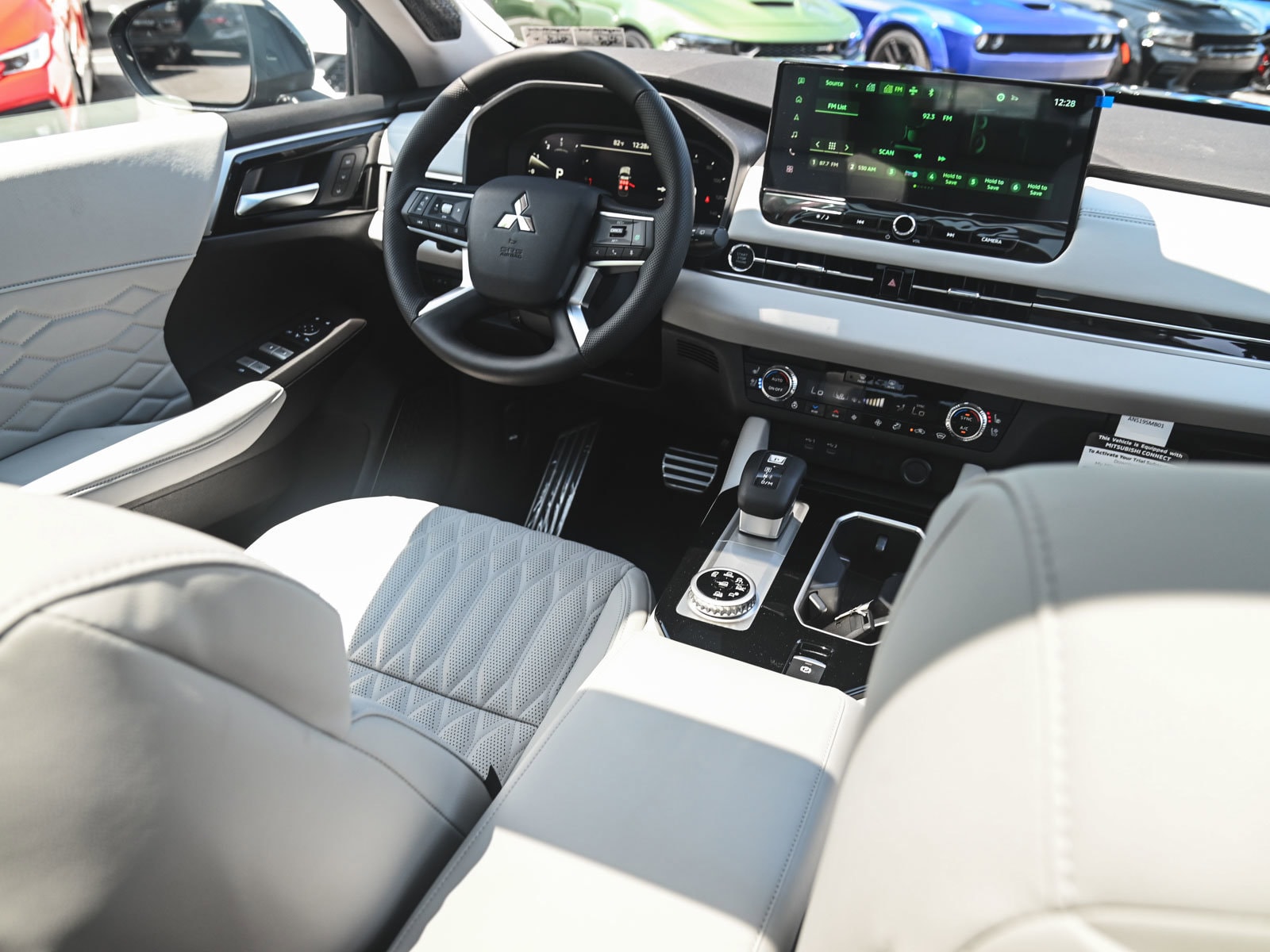 2025 Mitsubishi Outlander SEL Platinum Edition - Photo 30