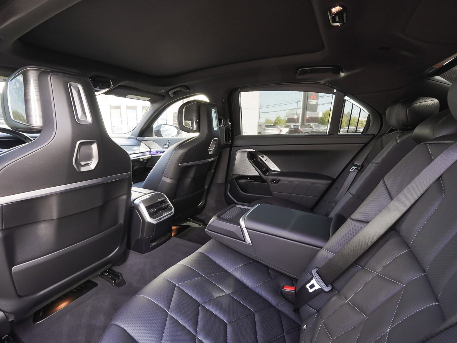 2024 BMW 7 Series 750e - Photo 34