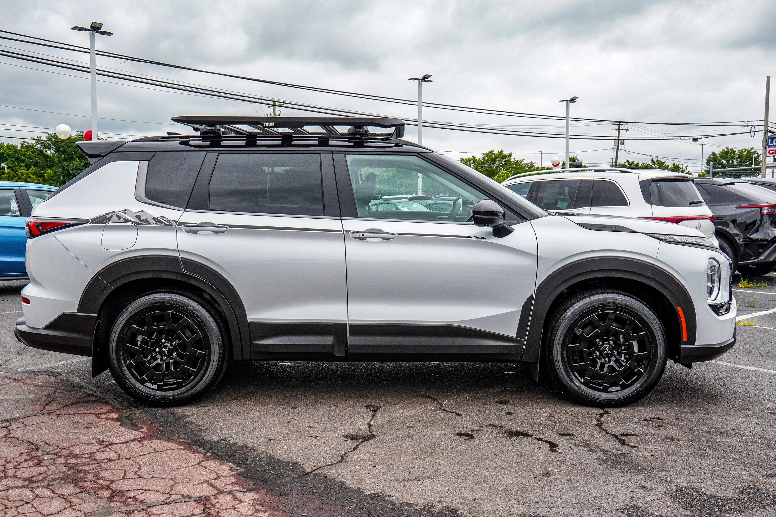 2025 Mitsubishi Outlander SE Ralliart photo 4