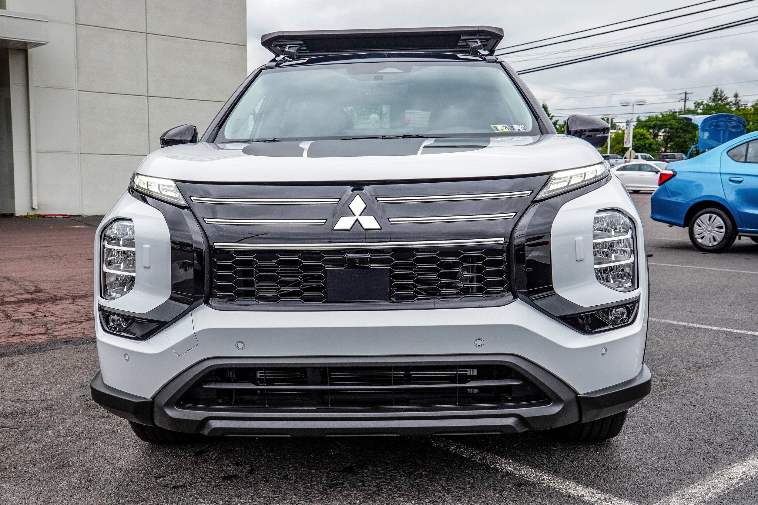 2025 Mitsubishi Outlander SE Ralliart photo 2