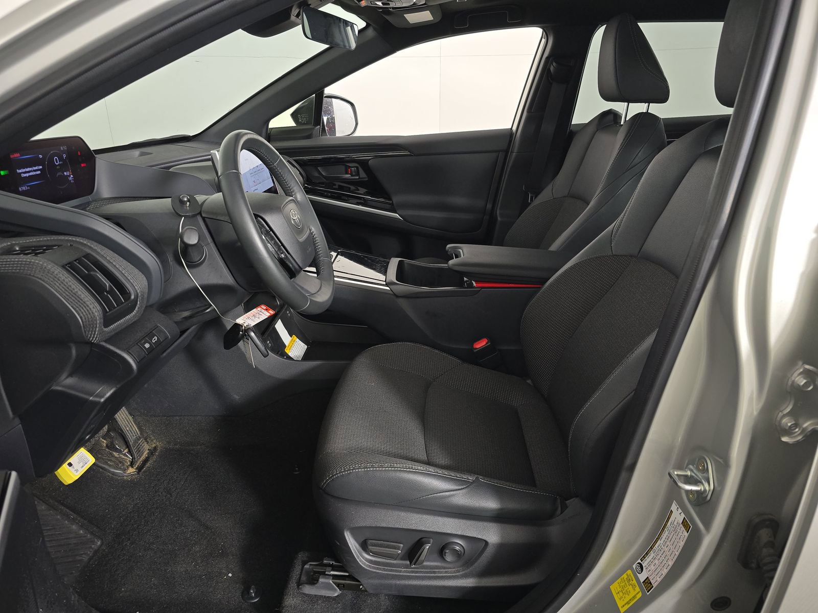 2025 Toyota bZ4X XLE photo 3