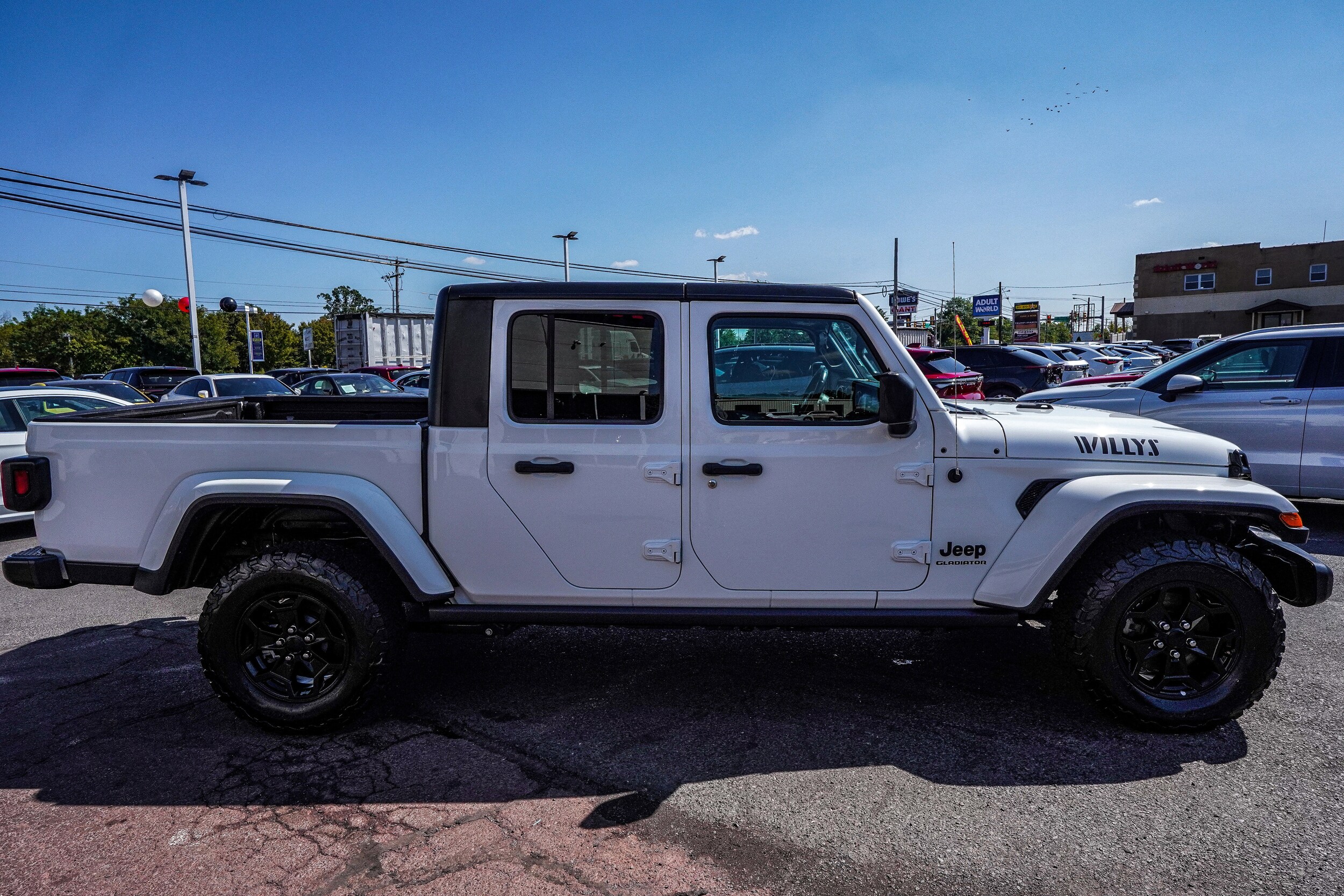 2021 Jeep Gladiator Willys photo 3