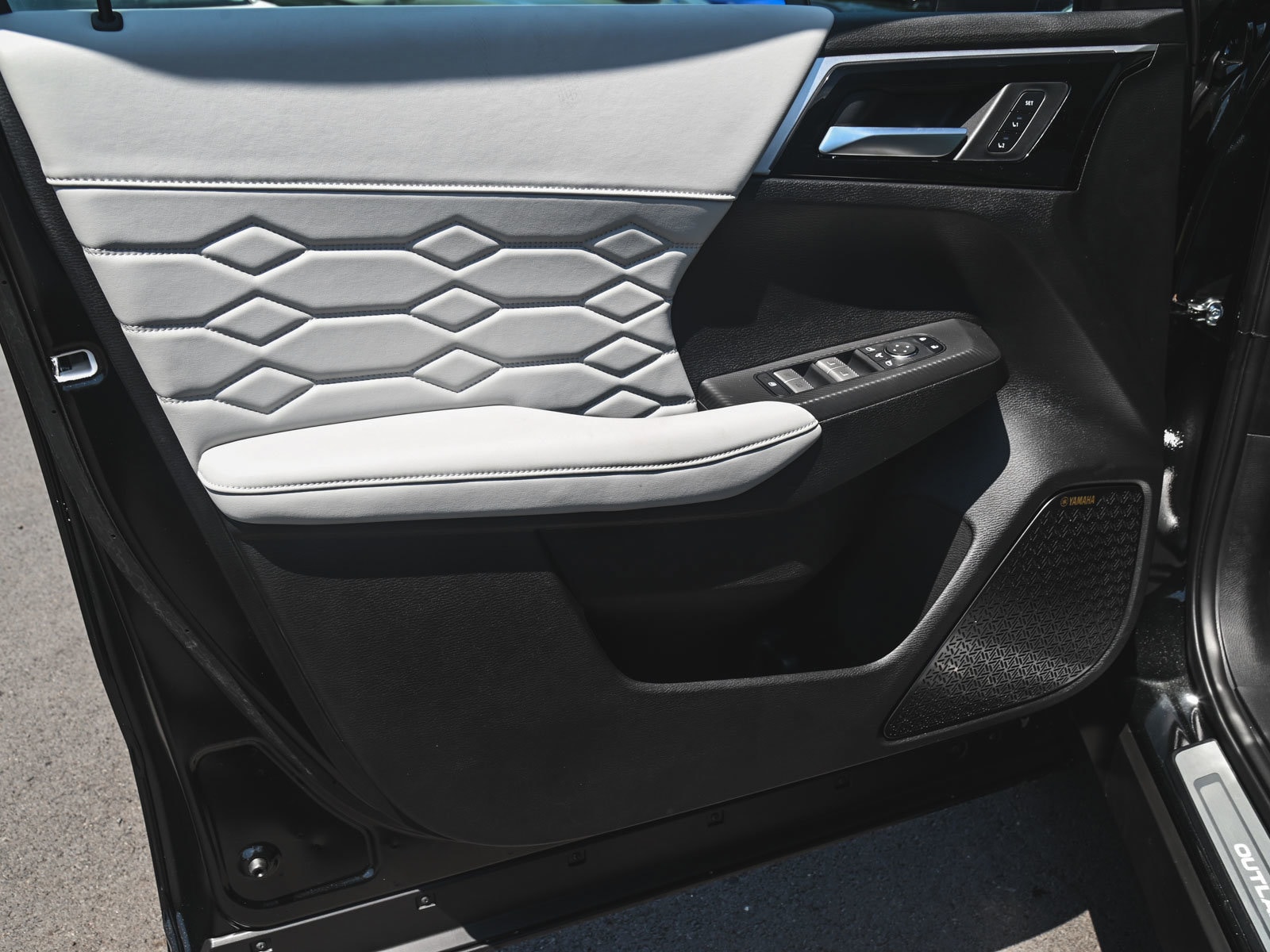 2025 Mitsubishi Outlander SEL Platinum Edition - Photo 7