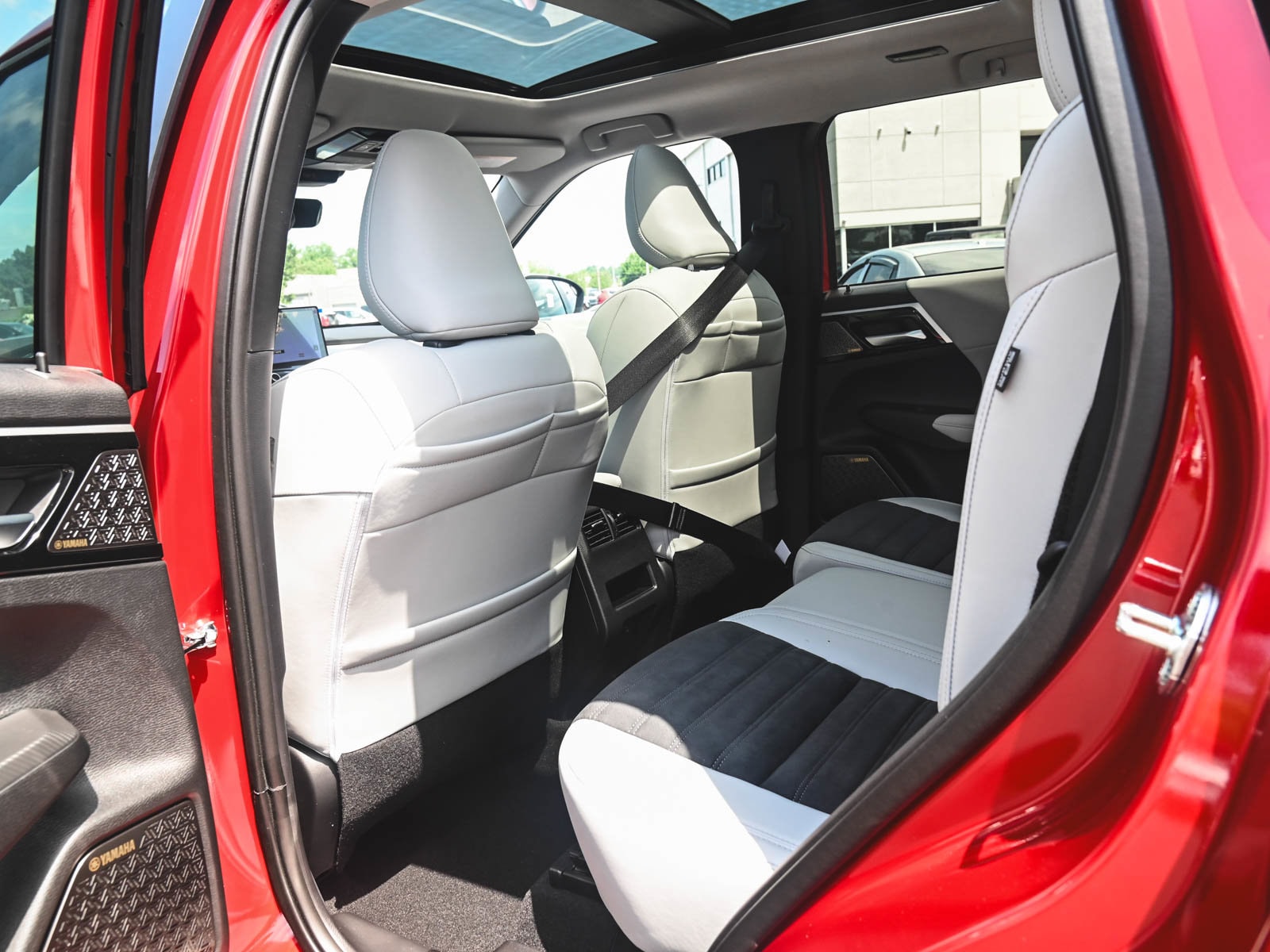 2025 Mitsubishi Outlander SE - Photo 28