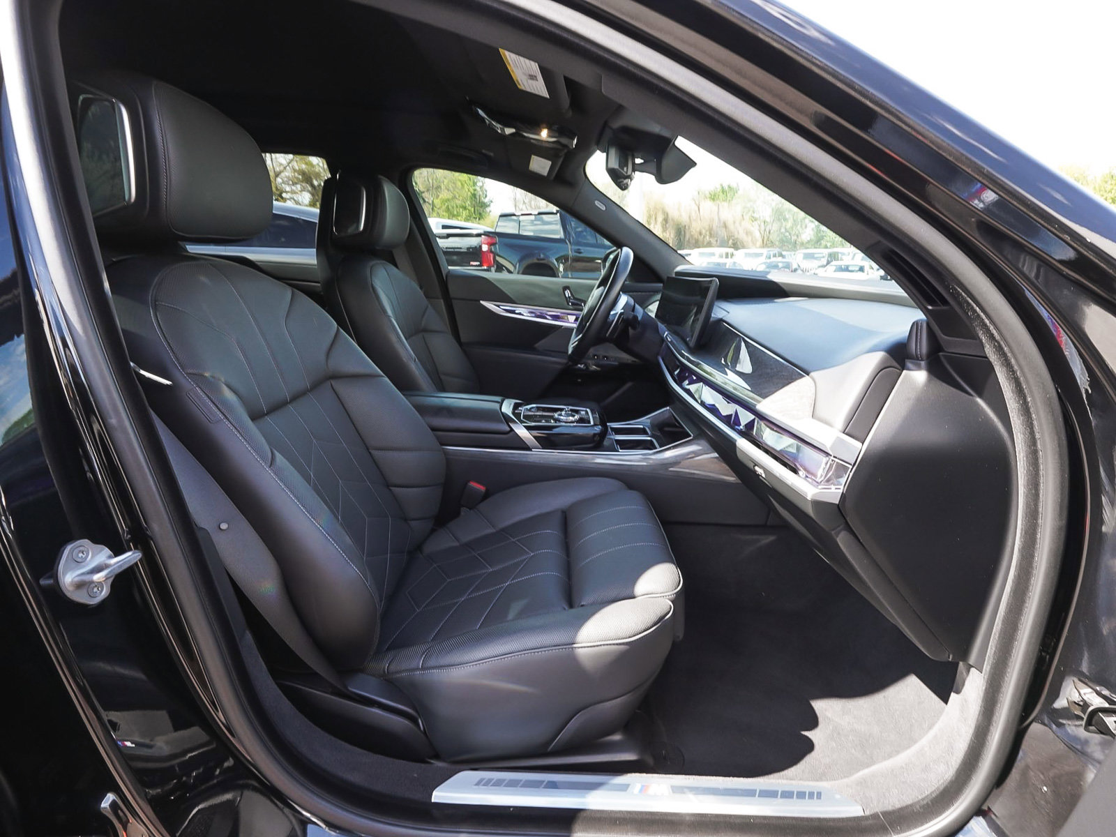 2024 BMW 7 Series 750e - Photo 43