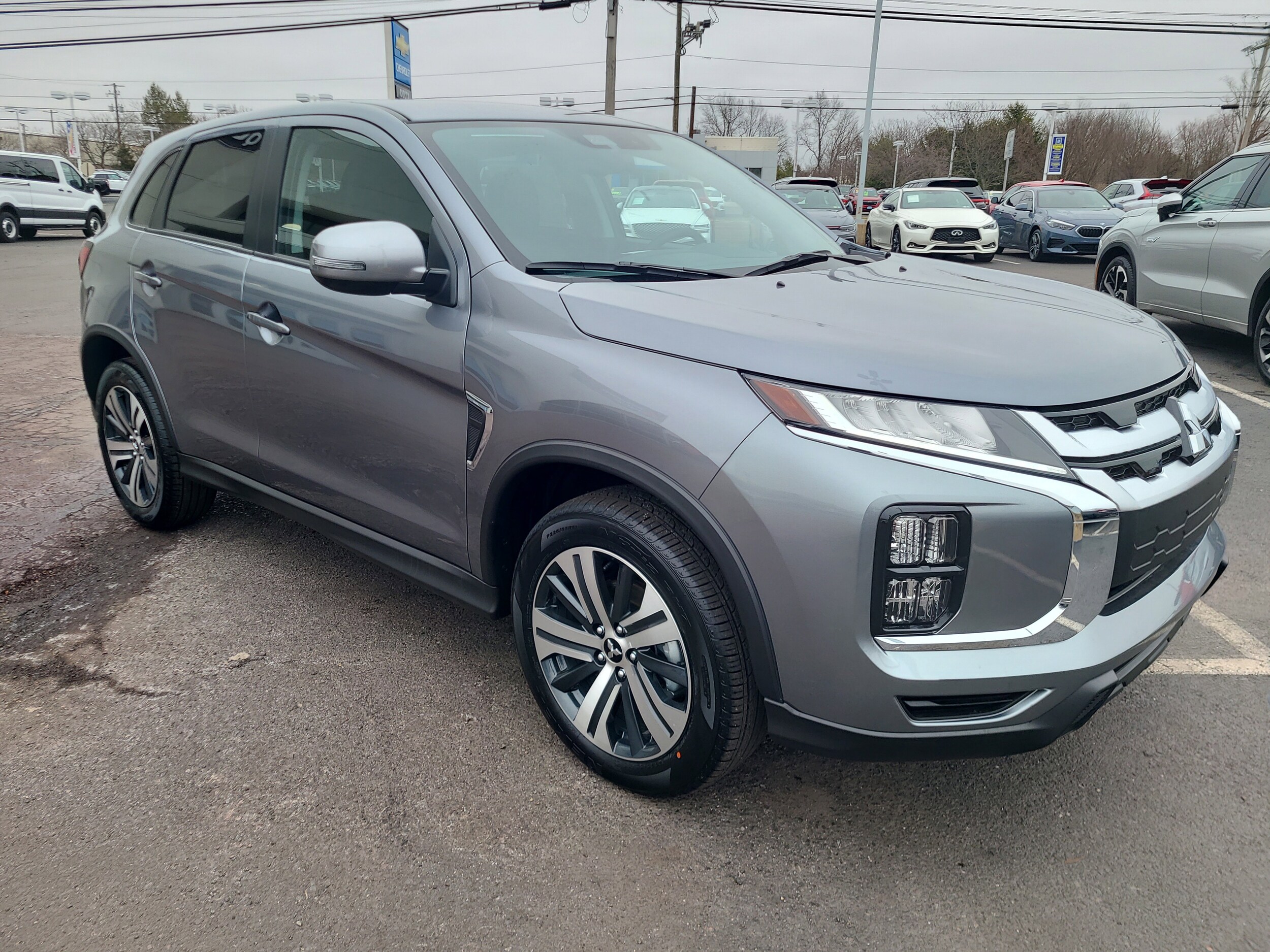 2024 Mitsubishi Outlander Sport SE photo 3
