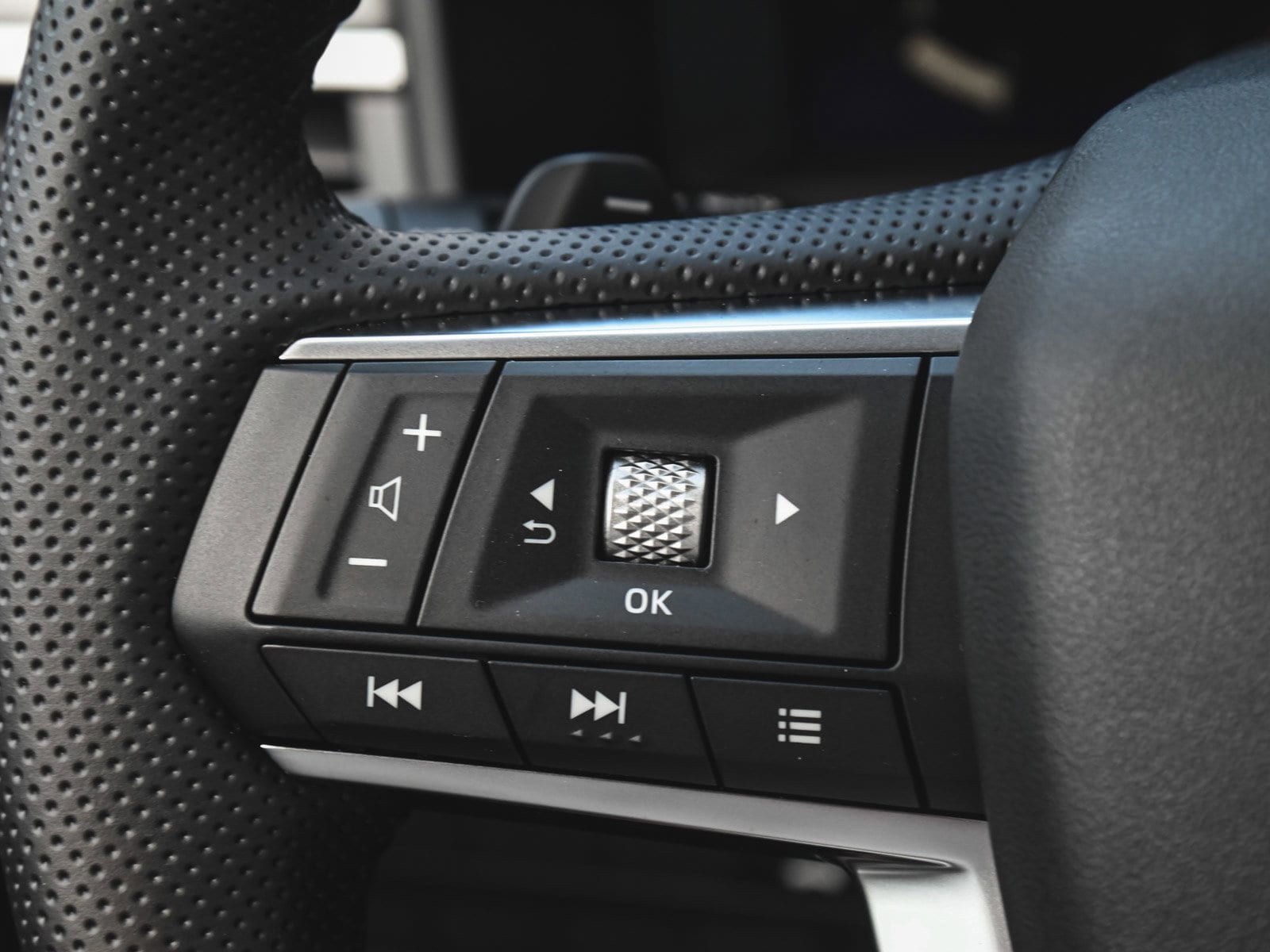 2025 Mitsubishi Outlander SE - Photo 23