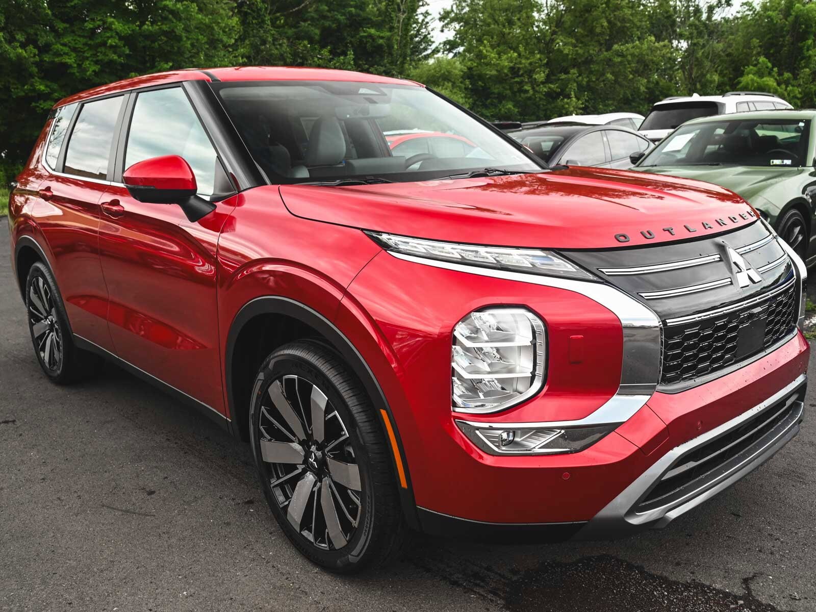 2025 Mitsubishi Outlander SE photo 3