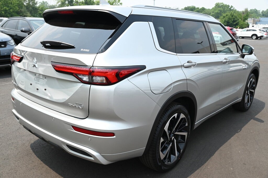 New 2023 Mitsubishi Outlander Plug-In Hybrid SEL SUV