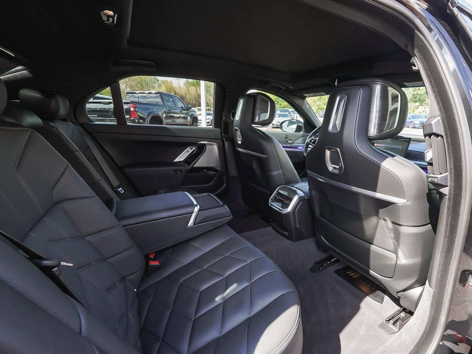2024 BMW 7 Series 750e - Photo 41
