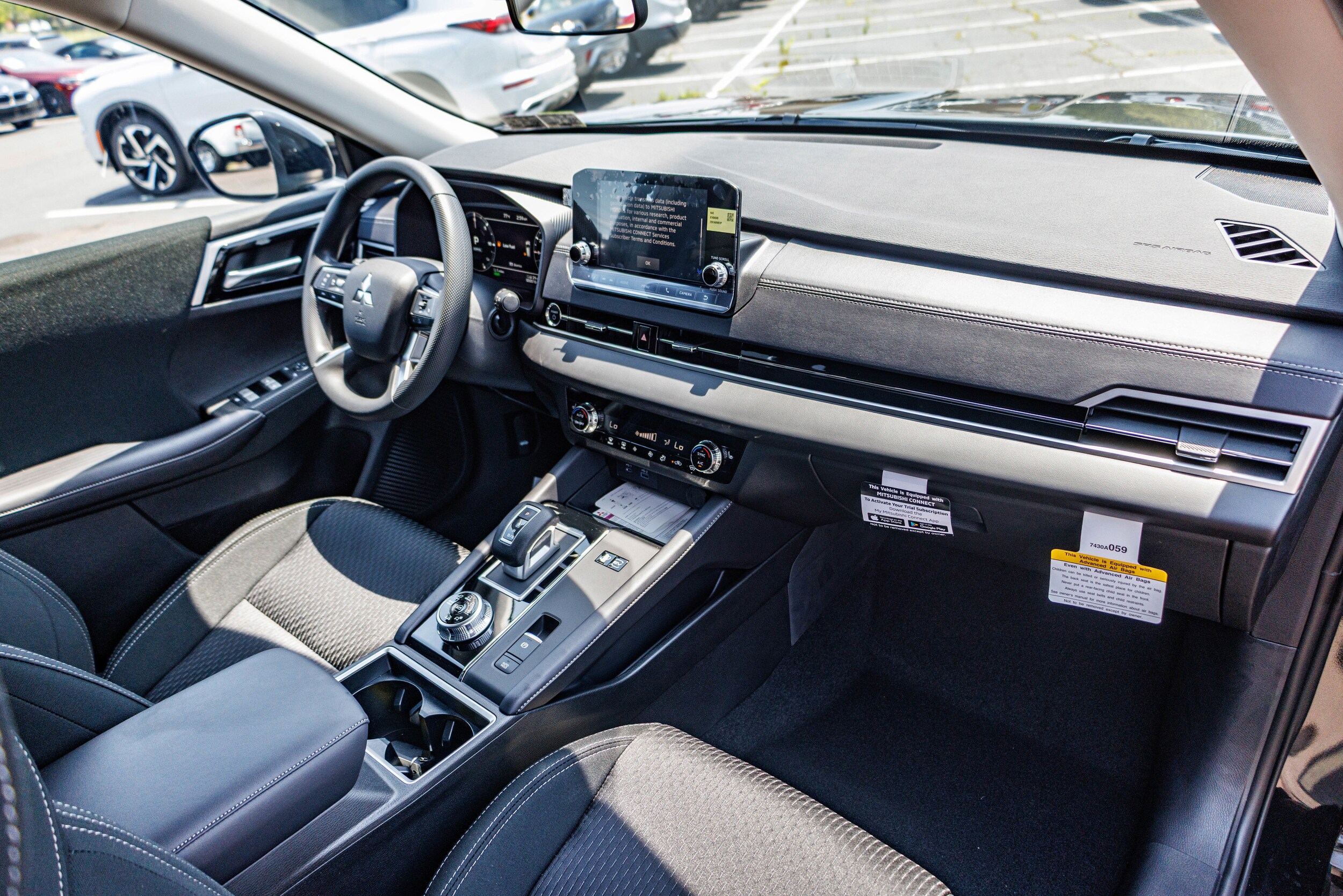 2025 Mitsubishi Outlander Plug-in Hybrid ES - Photo 17