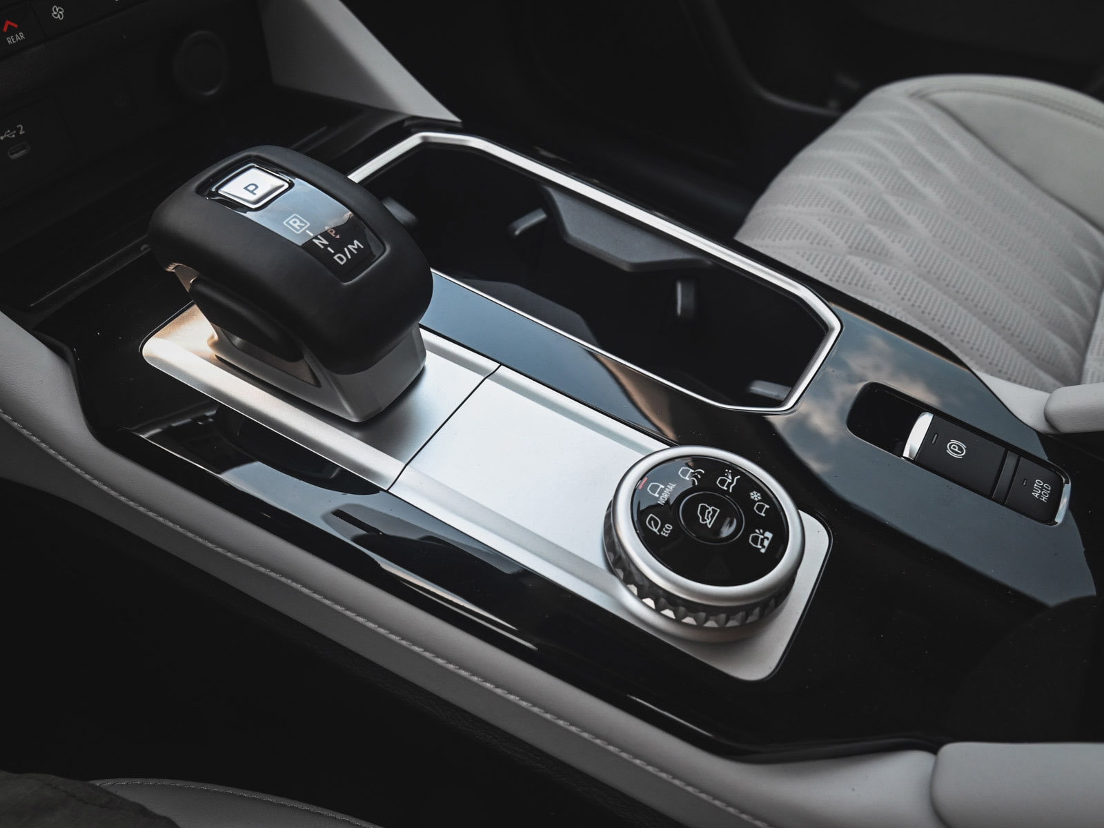 2025 Mitsubishi Outlander SEL Platinum Edition - Photo 25
