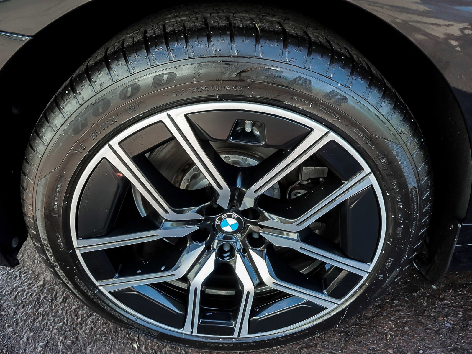 2024 BMW 7 Series 750e - Photo 7