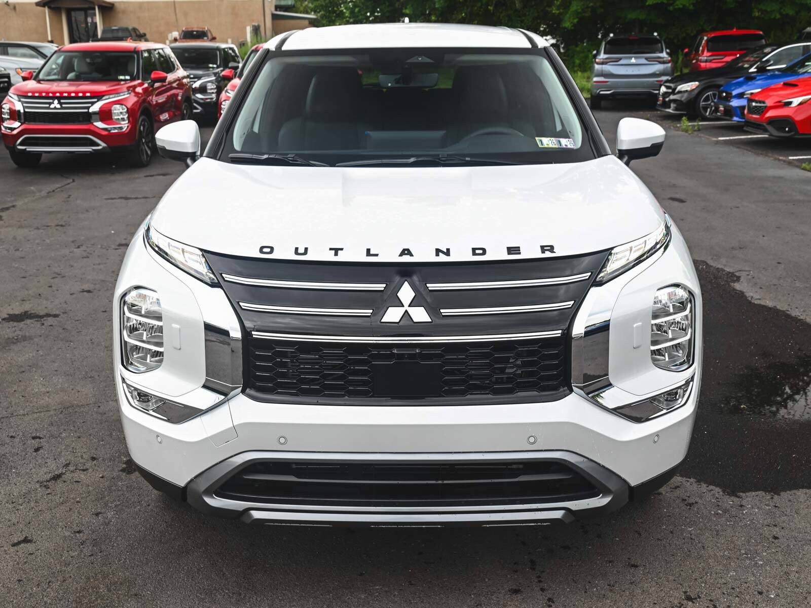 2025 Mitsubishi Outlander SE photo 2