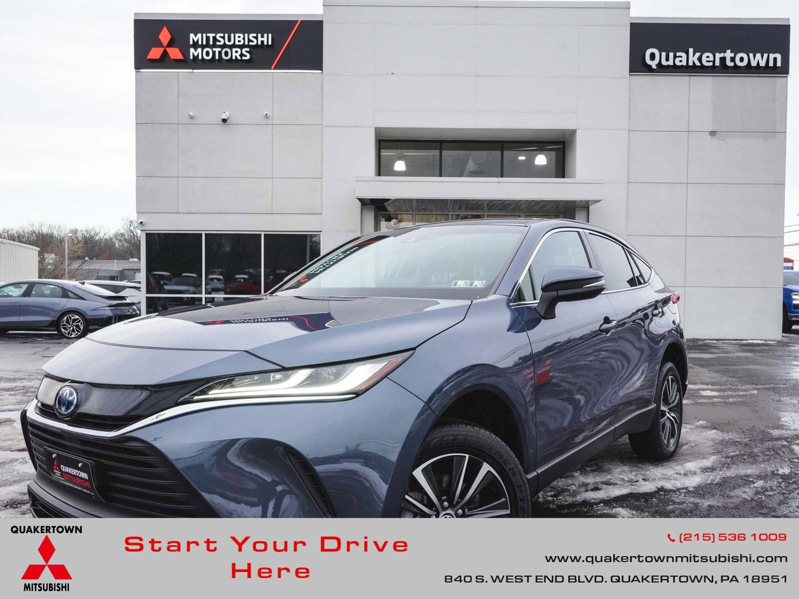 2024 Toyota Venza LE's photo