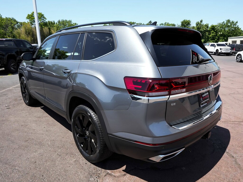 Used 2024 Volkswagen Atlas 2.0T SE w/Technology SUV