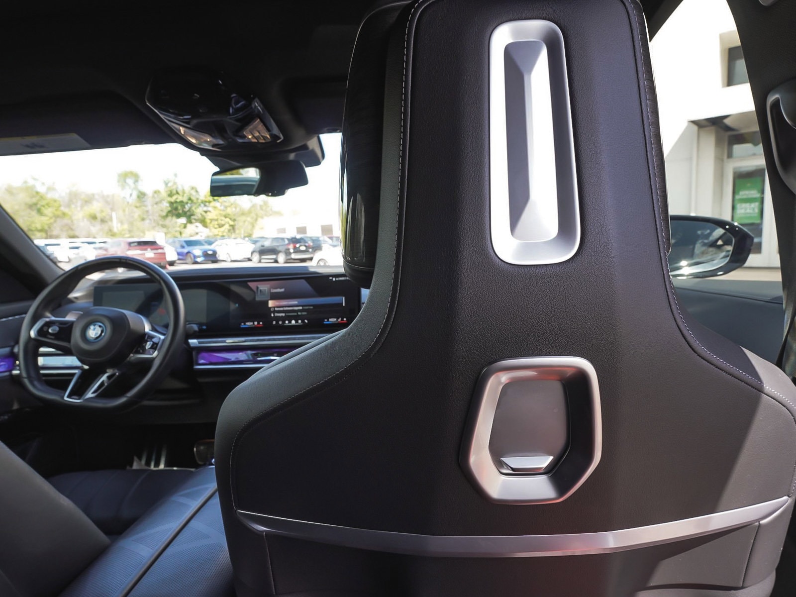2024 BMW 7 Series 750e - Photo 39