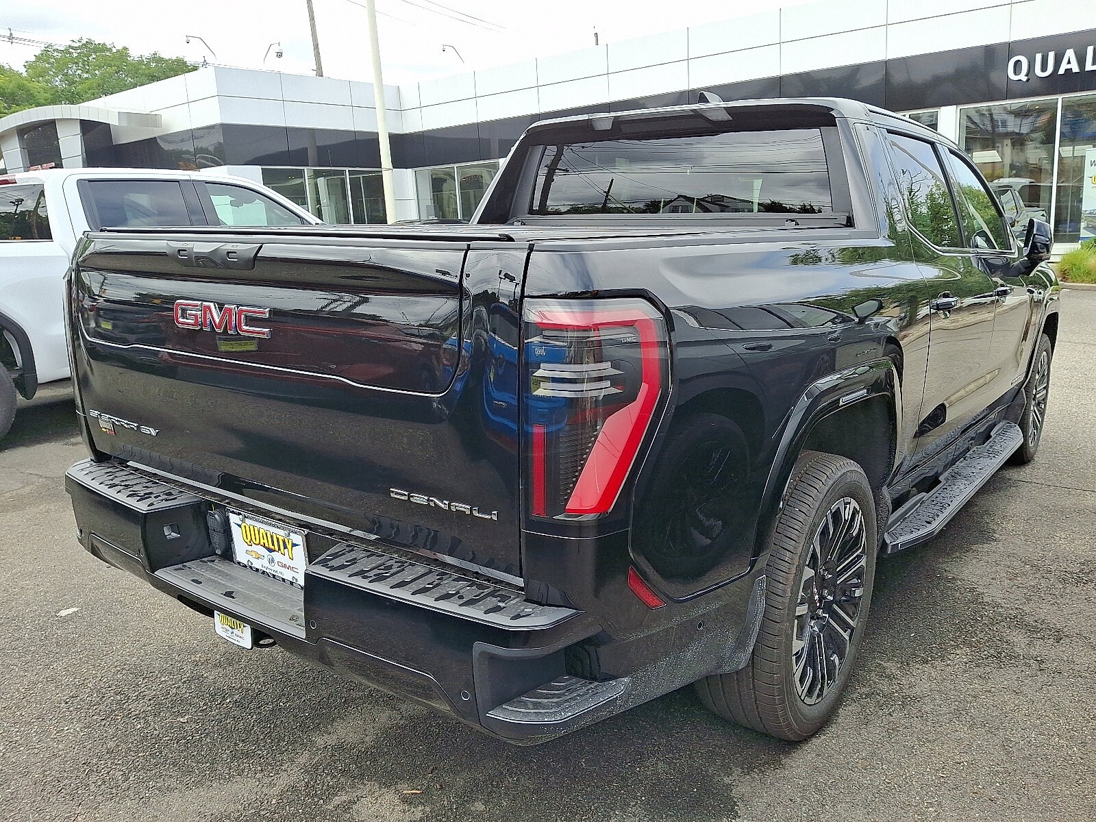2026 Gmc Sierra EV Denali photo 4