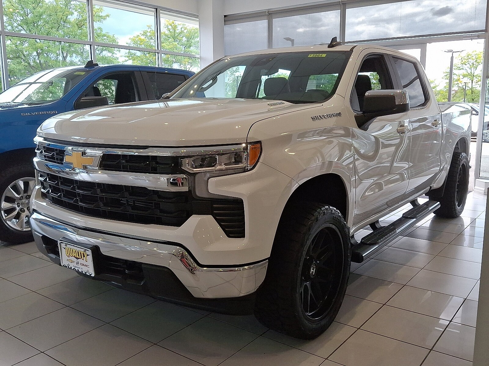 2025 Chevrolet Silverado 1500 LT photo 2